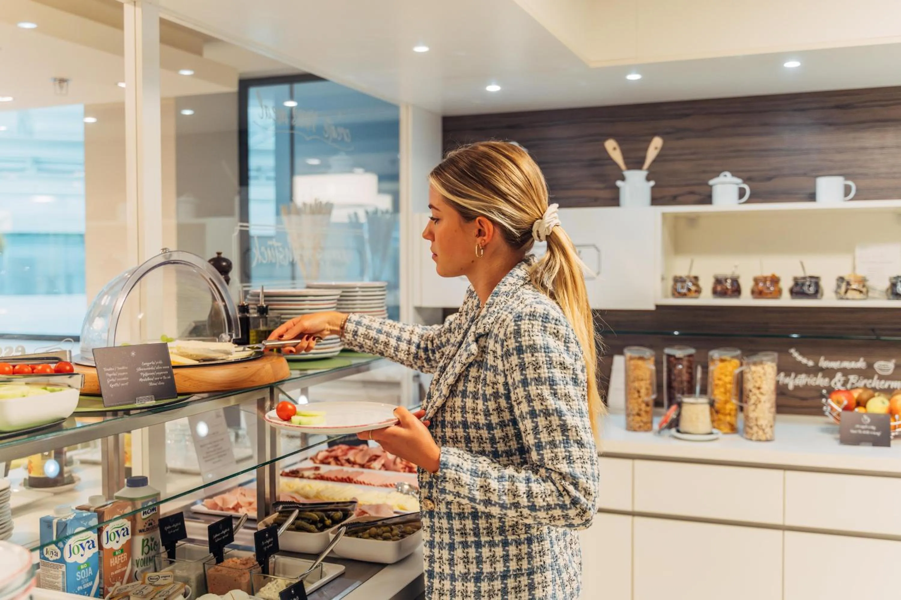 Restaurant/places to eat in harry's home Wien hotel & apartments