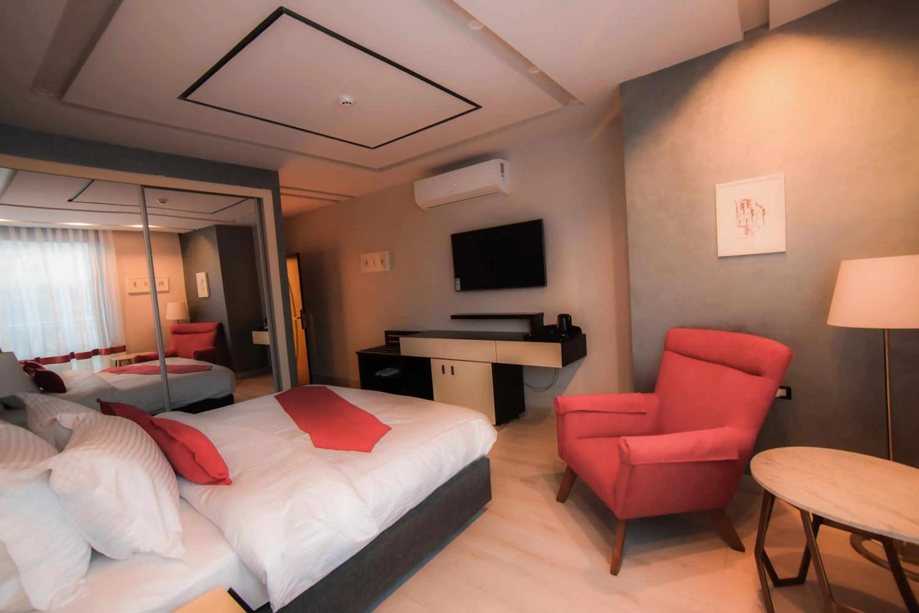 TV and multimedia, Bed in Petra Boutique Hotel