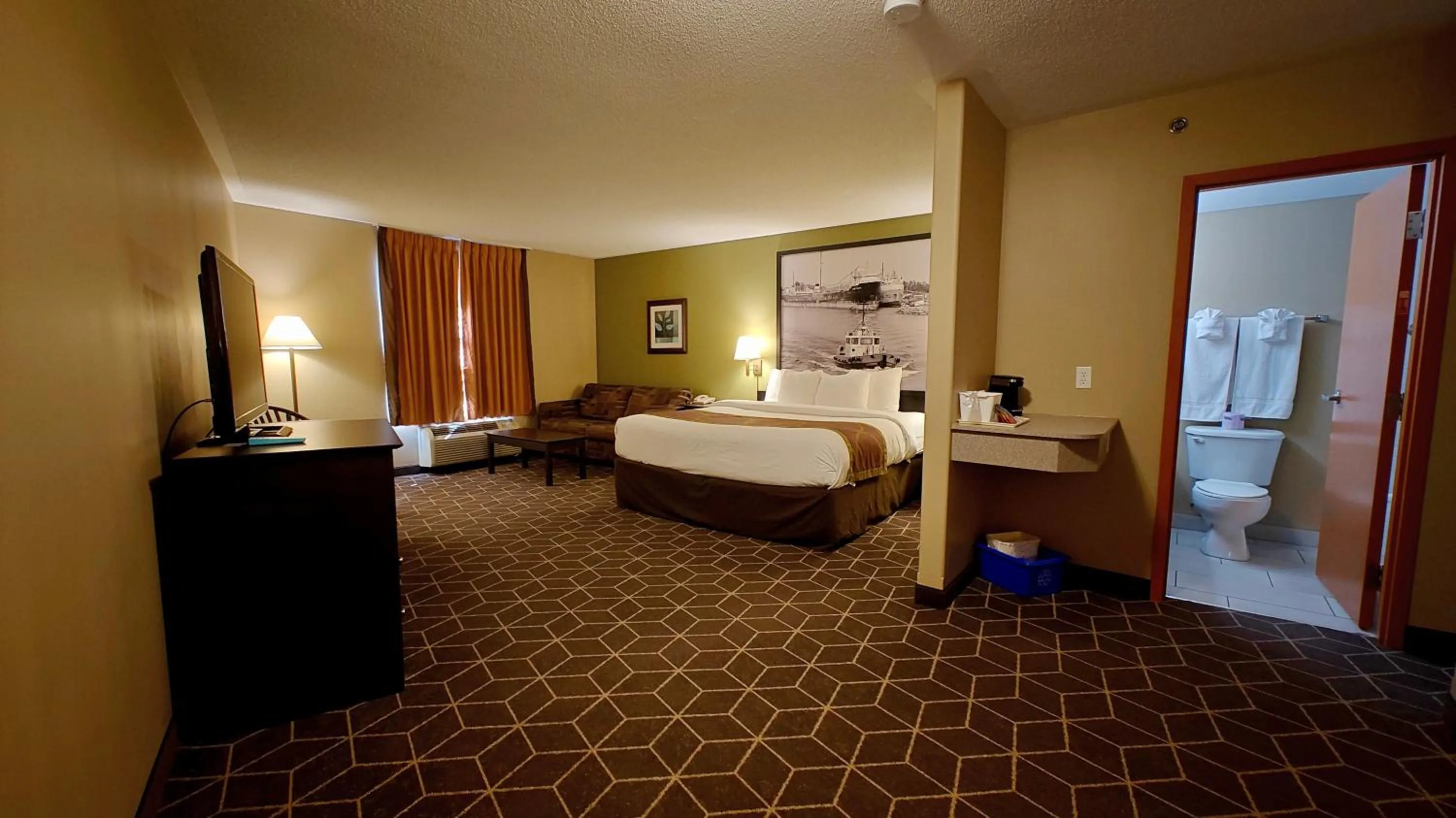 Bed in Super 8 by Wyndham Midland