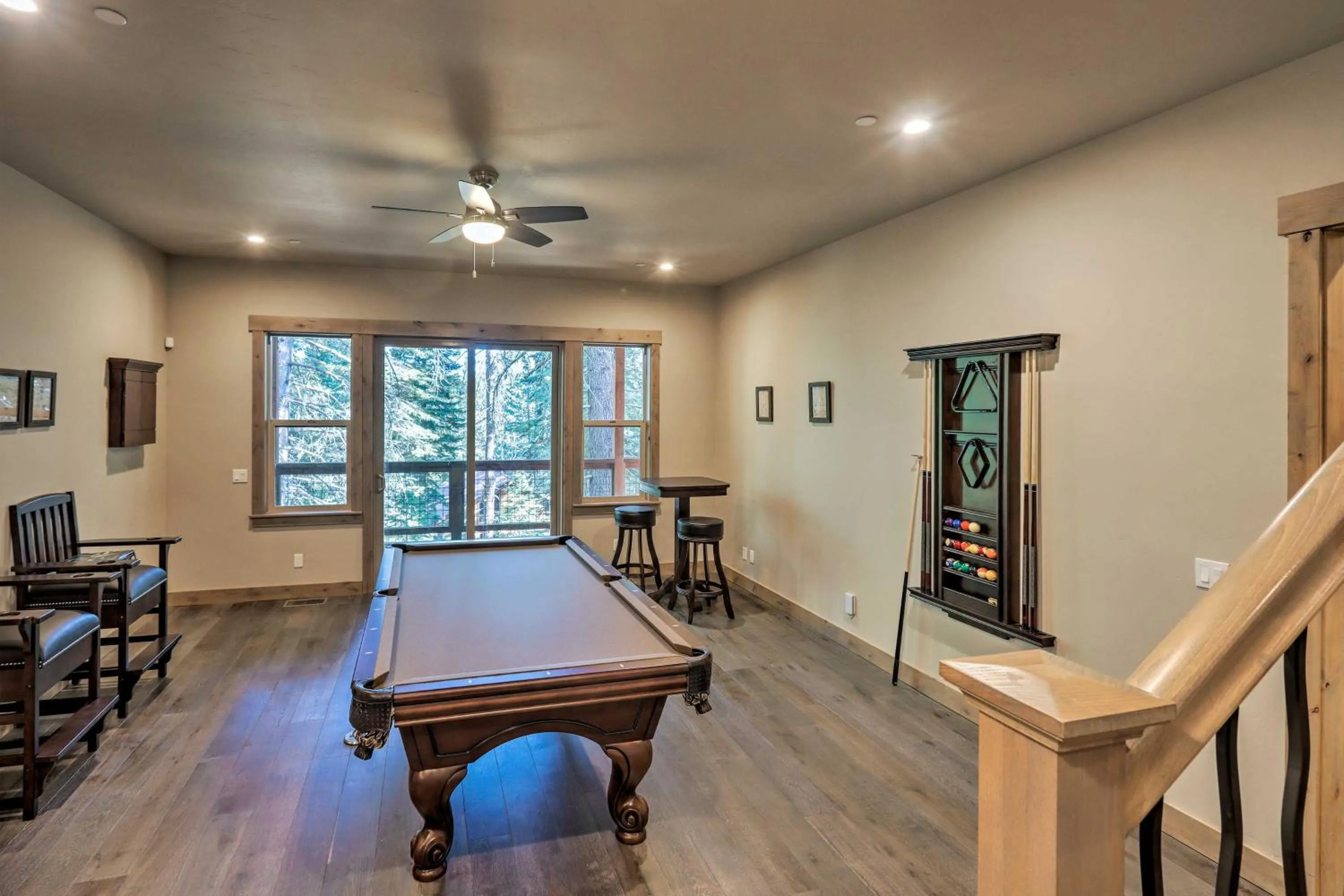 Billiard in Saint Bernard - Luxurious Upscale Comfy Mountain Retreat Hot Tub Gas BBQ with Level 2 EV Connection