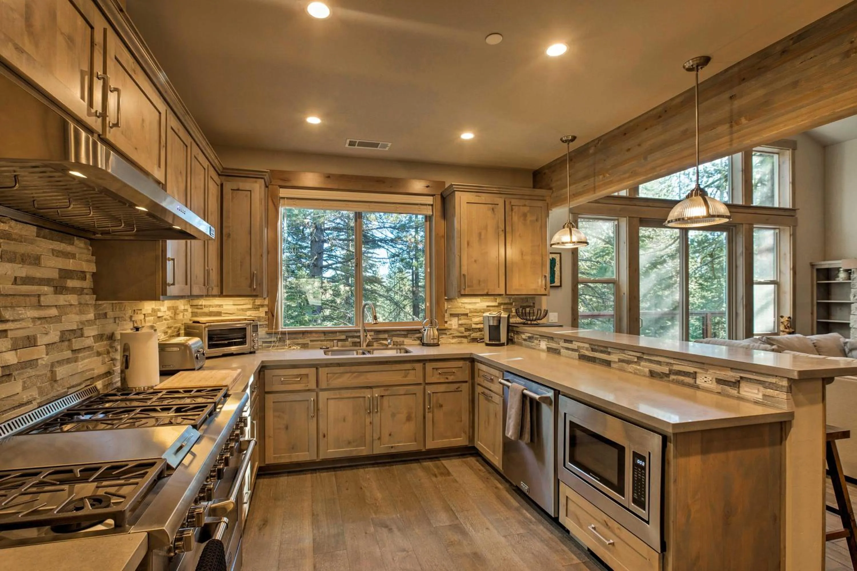 Kitchen or kitchenette in Saint Bernard - Luxurious Upscale Comfy Mountain Retreat Hot Tub Gas BBQ with Level 2 EV Connection