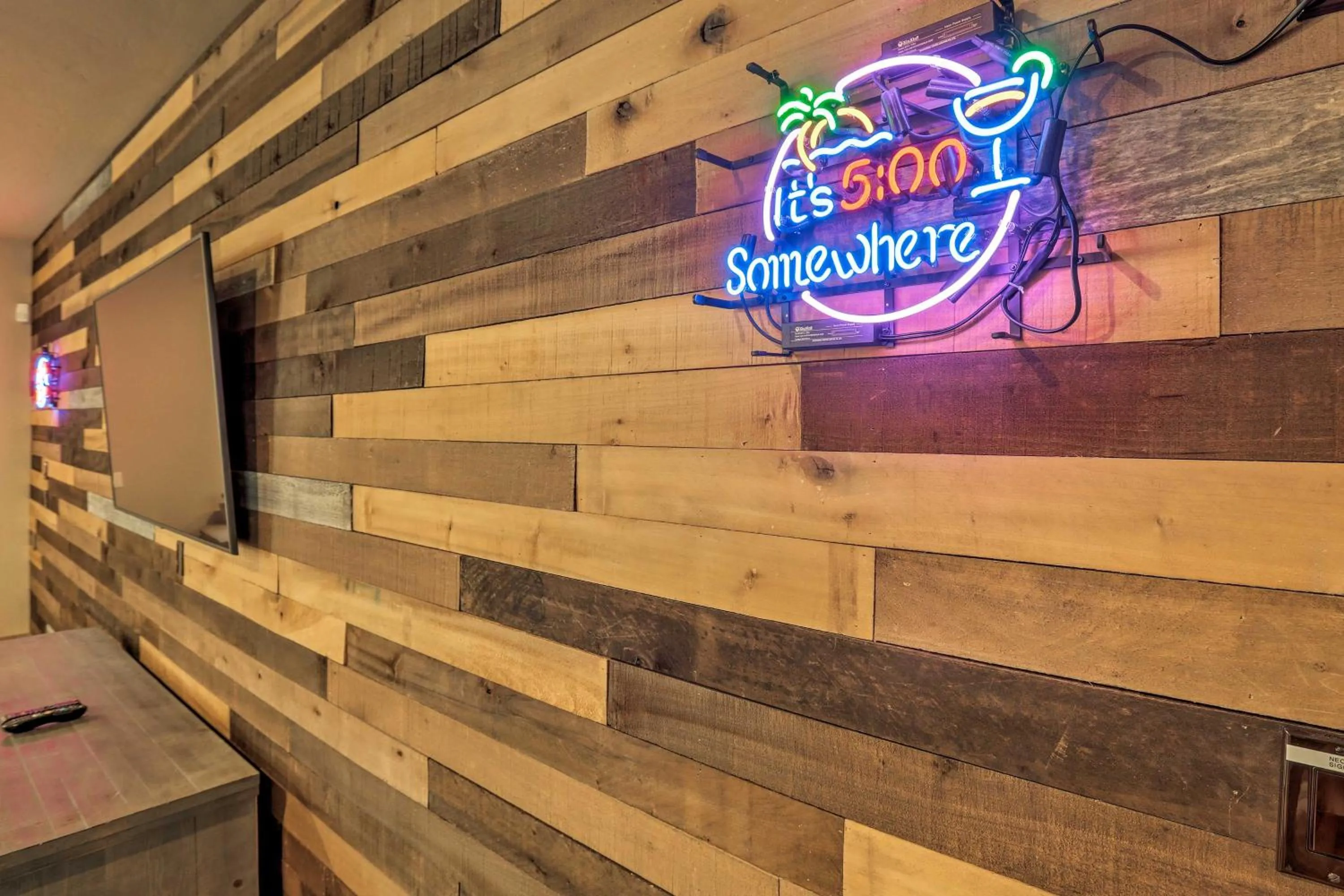 Living room in Saint Bernard - Luxurious Upscale Comfy Mountain Retreat Hot Tub Gas BBQ with Level 2 EV Connection