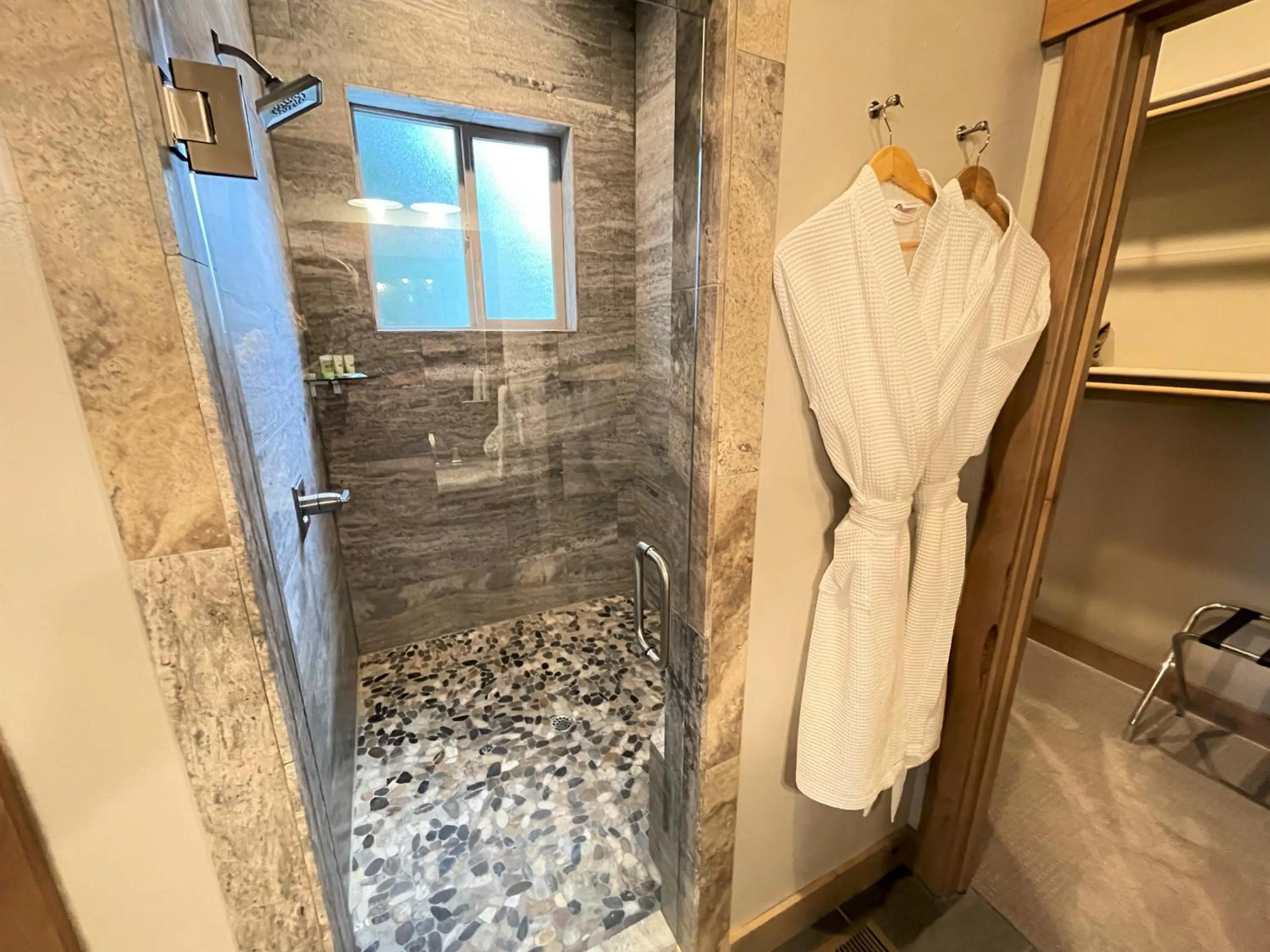 Bathroom in Saint Bernard - Luxurious Upscale Comfy Mountain Retreat Hot Tub Gas BBQ with Level 2 EV Connection
