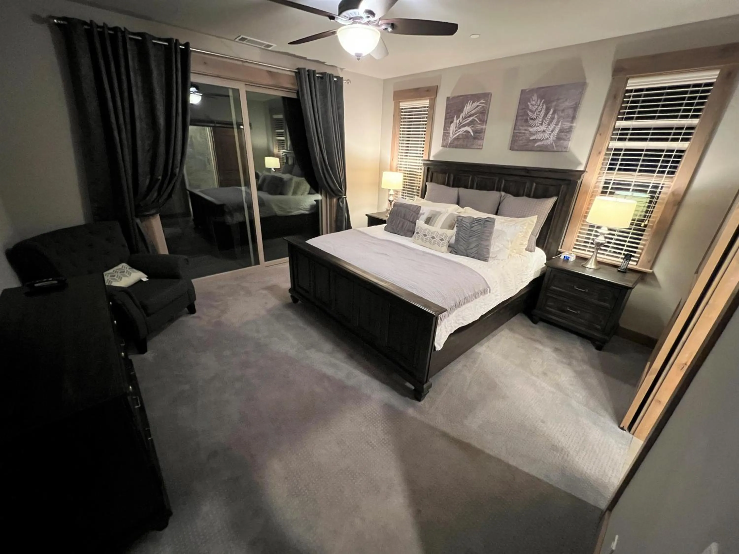 Bedroom, Bed in Saint Bernard - Luxurious Upscale Comfy Mountain Retreat Hot Tub Gas BBQ with Level 2 EV Connection