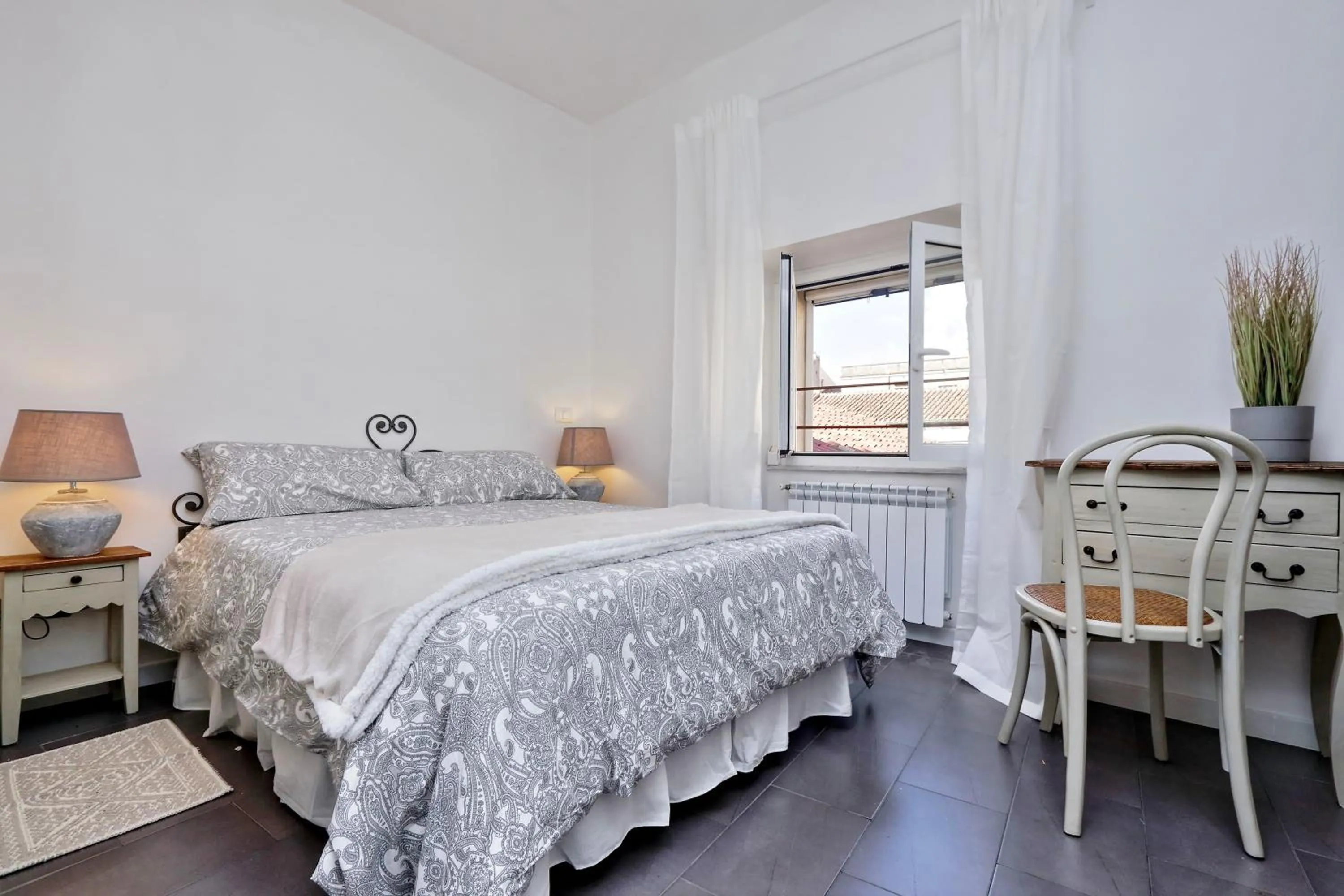 Bed in Monti charming apartment - Rome short let Service
