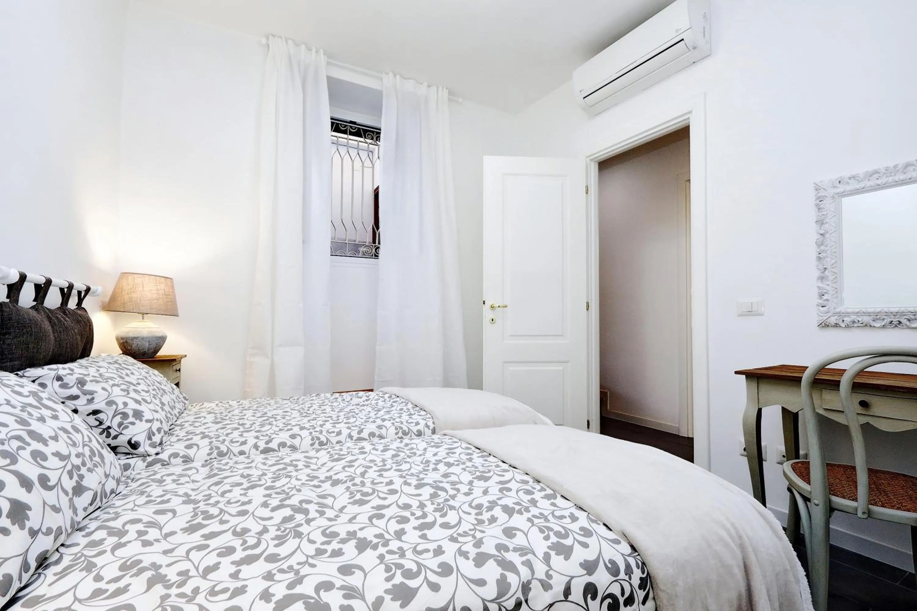 Bed in Monti charming apartment - Rome short let Service