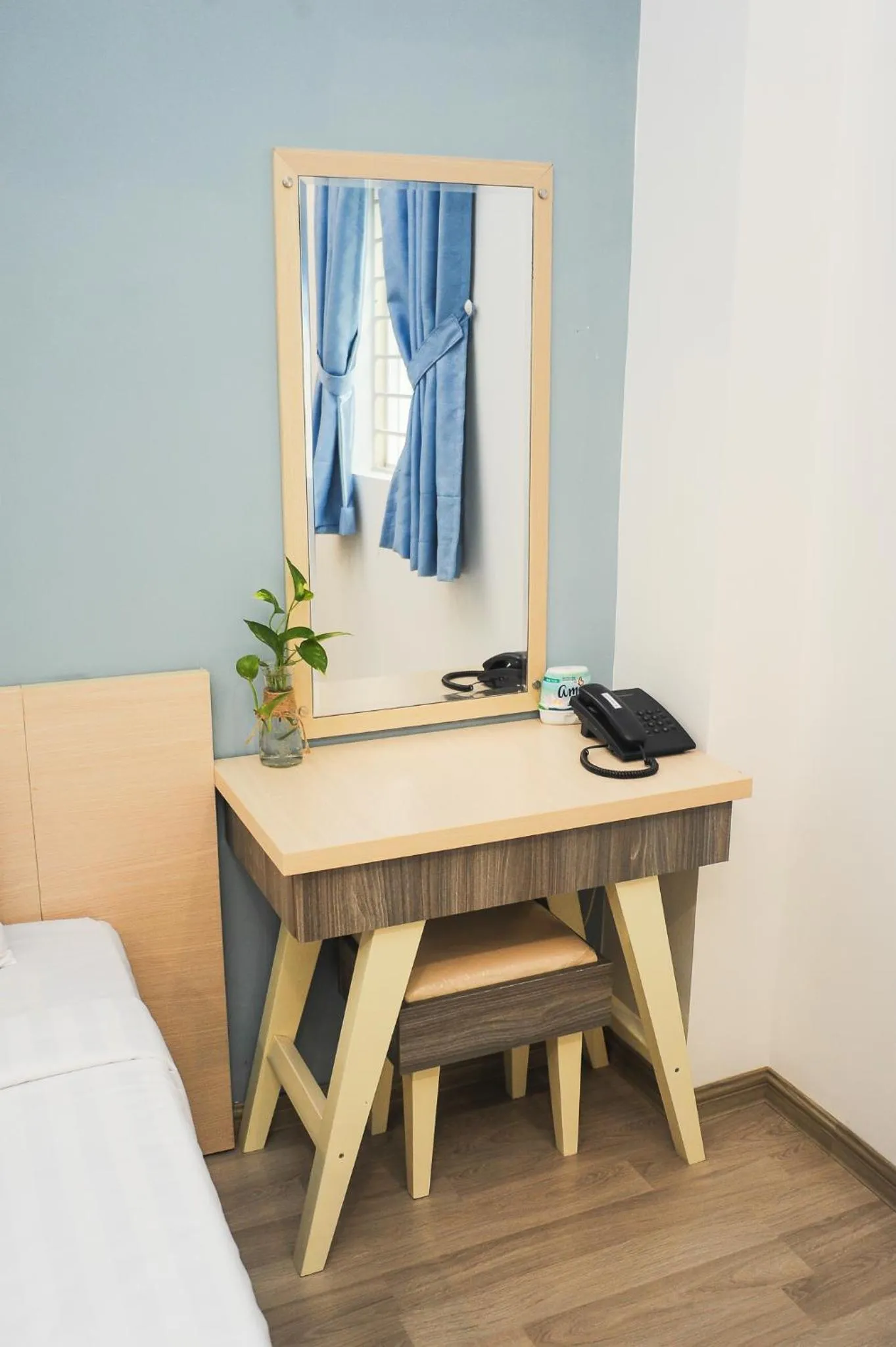 Table tennis, Bed in My Anh 120 Central Saigon Hotel Ben Thanh Market