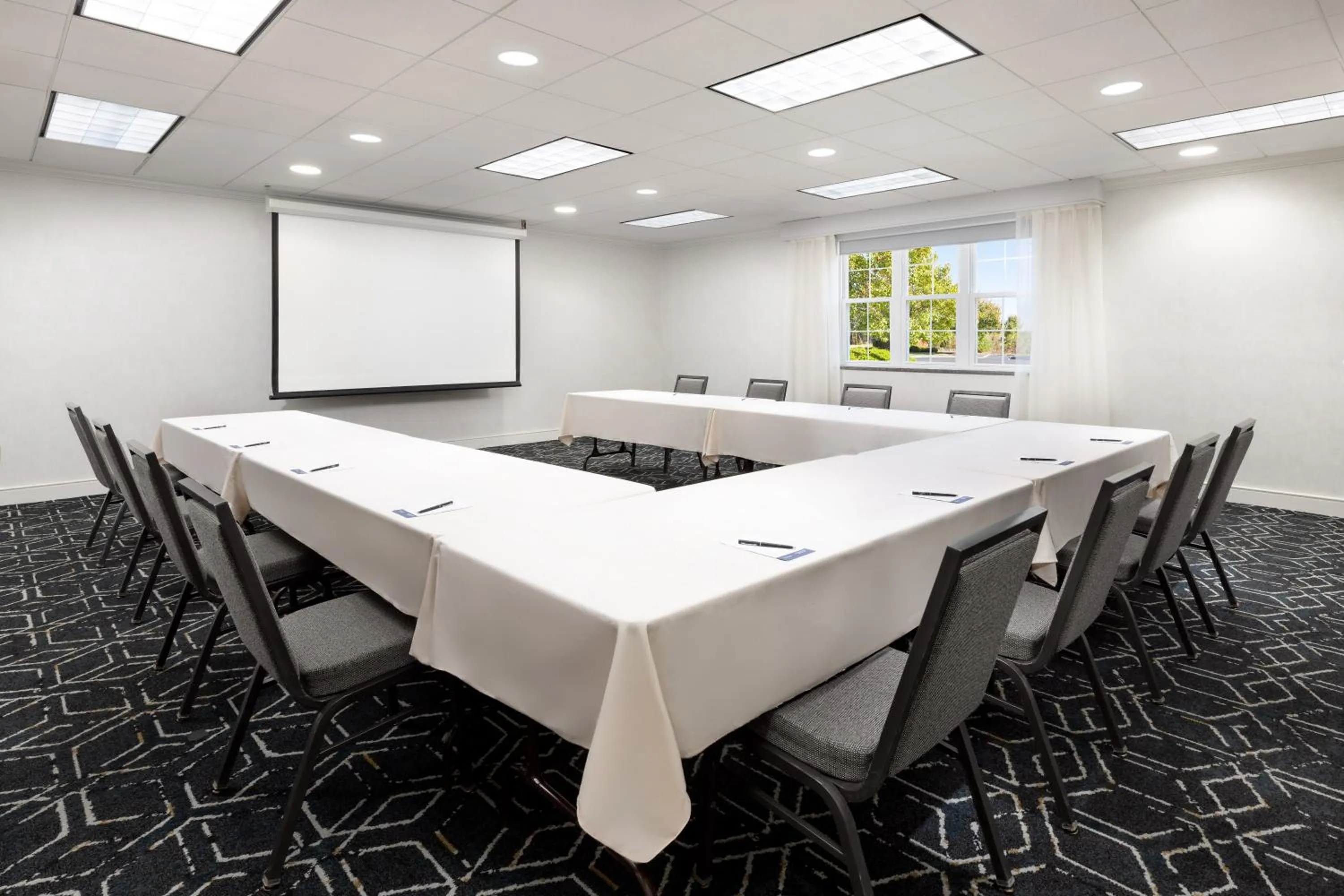 Meeting/conference room in Homewood Suites by Hilton Manchester/Airport