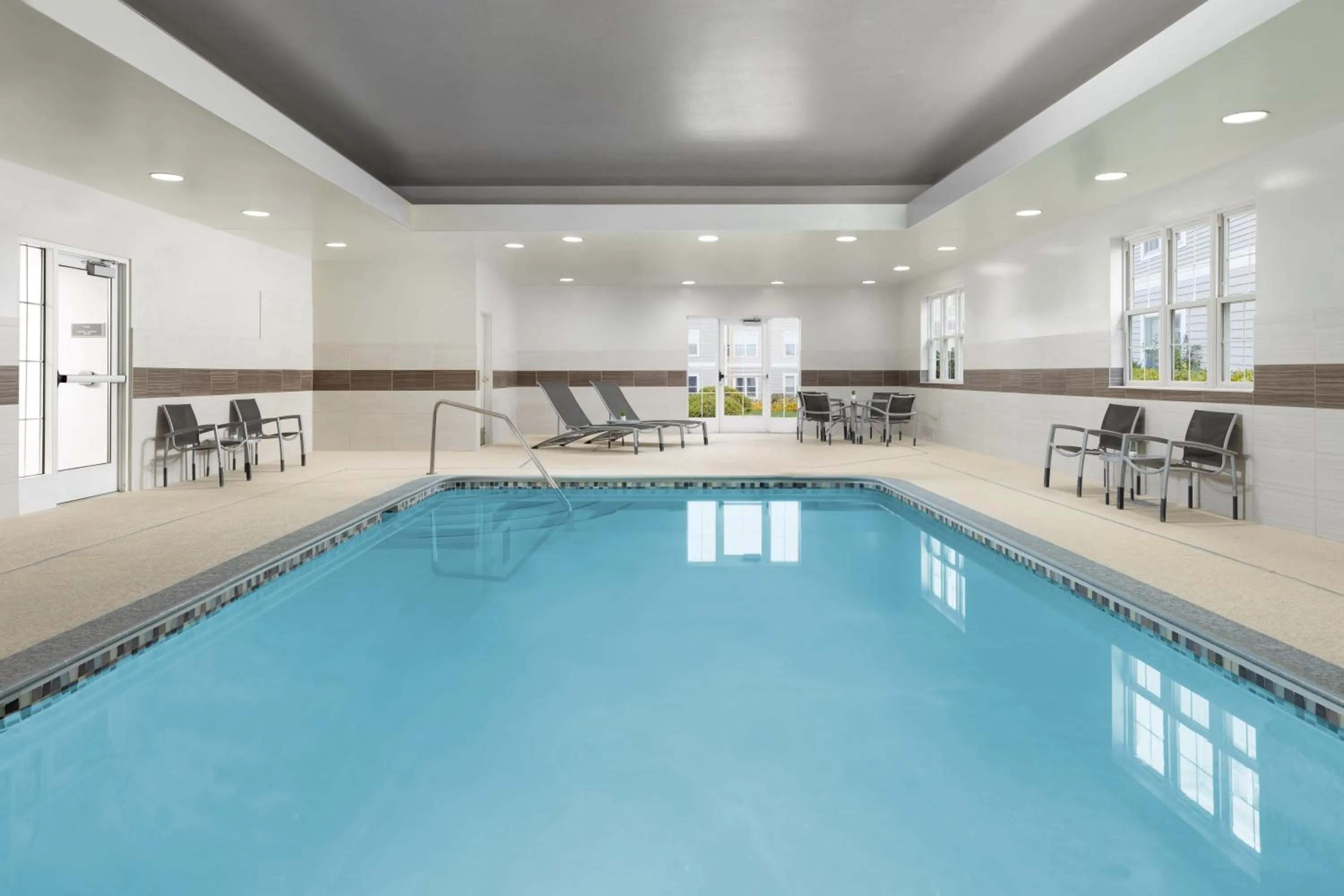 Swimming pool in Homewood Suites by Hilton Manchester/Airport