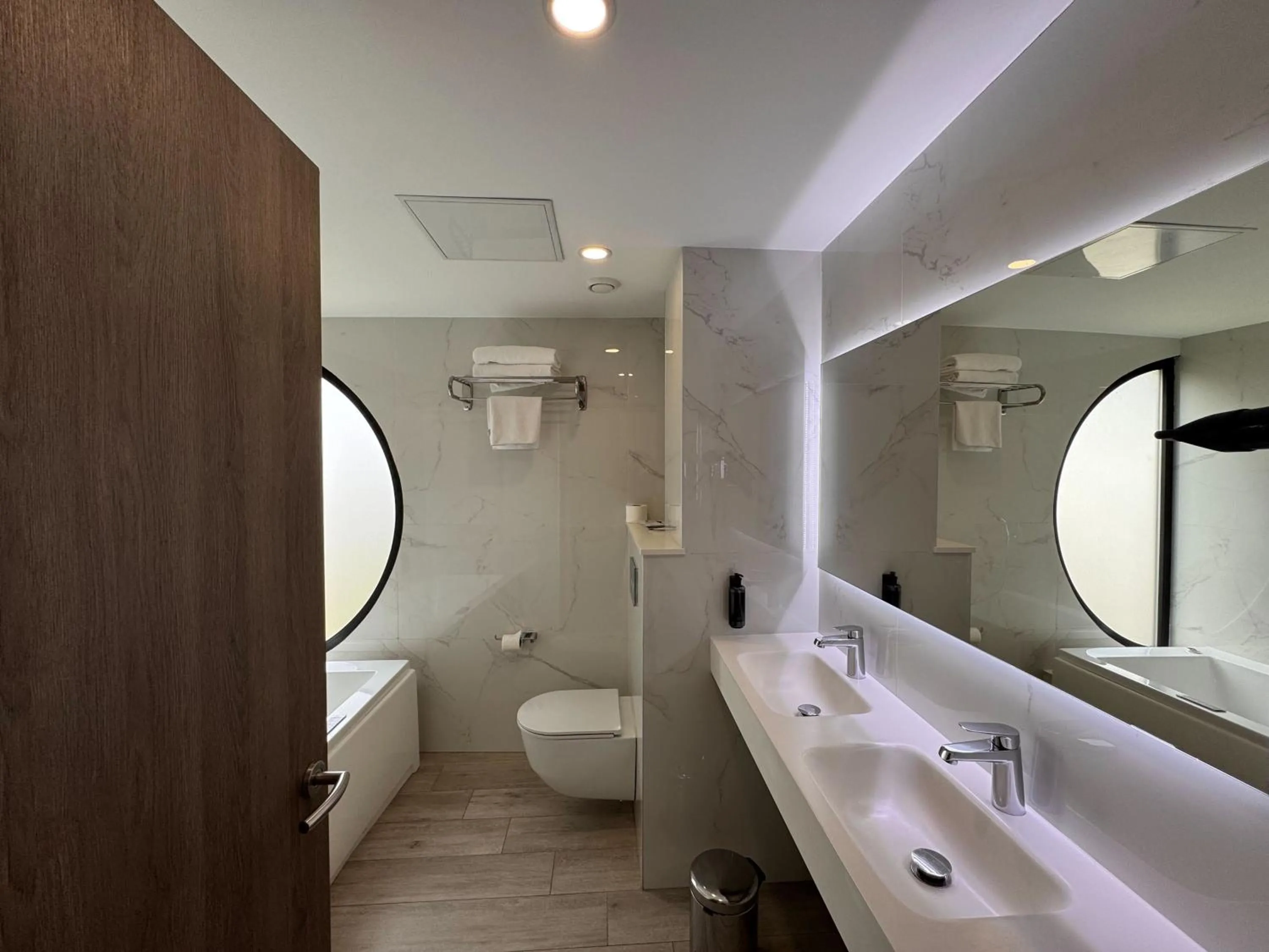 Toilet in Playa de Foz Hotel & Spa by gaiarooms