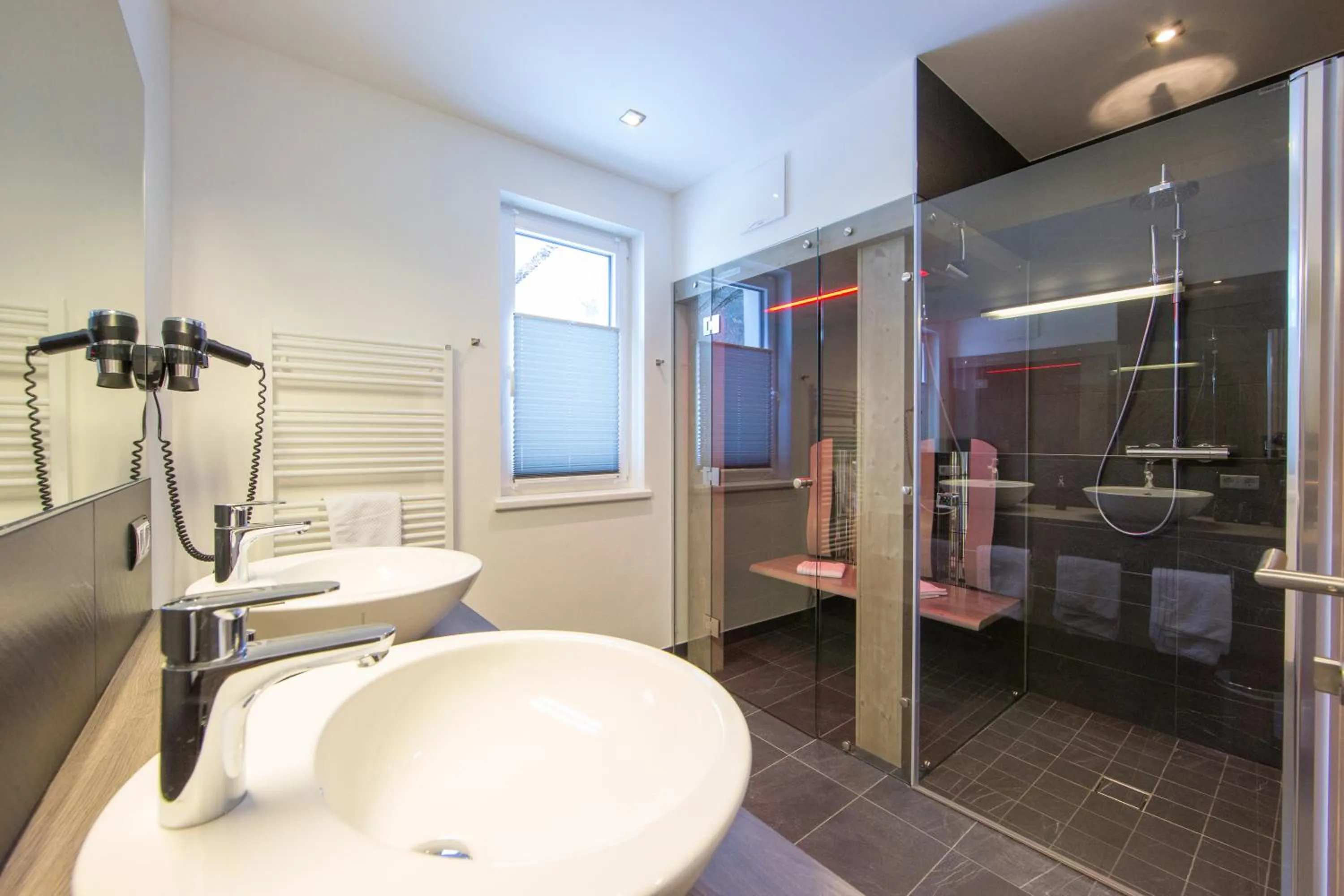 Shower in Appartement Living Schönwies apartments with private Infrared cabin and Zell am See Kaprun summercard