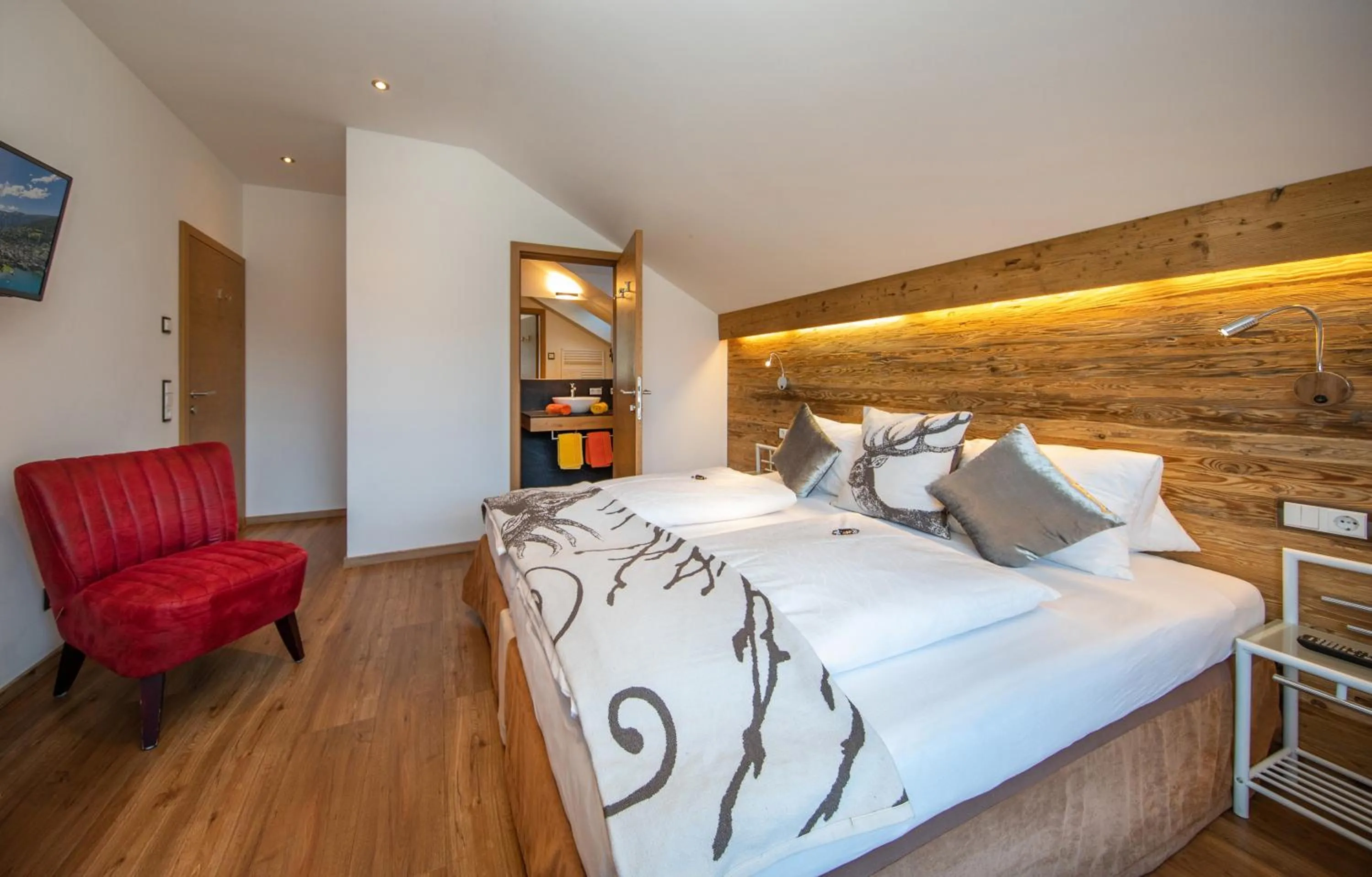 Bathroom, Bed in Appartement Living Schönwies apartments with private Infrared cabin and Zell am See Kaprun summercard