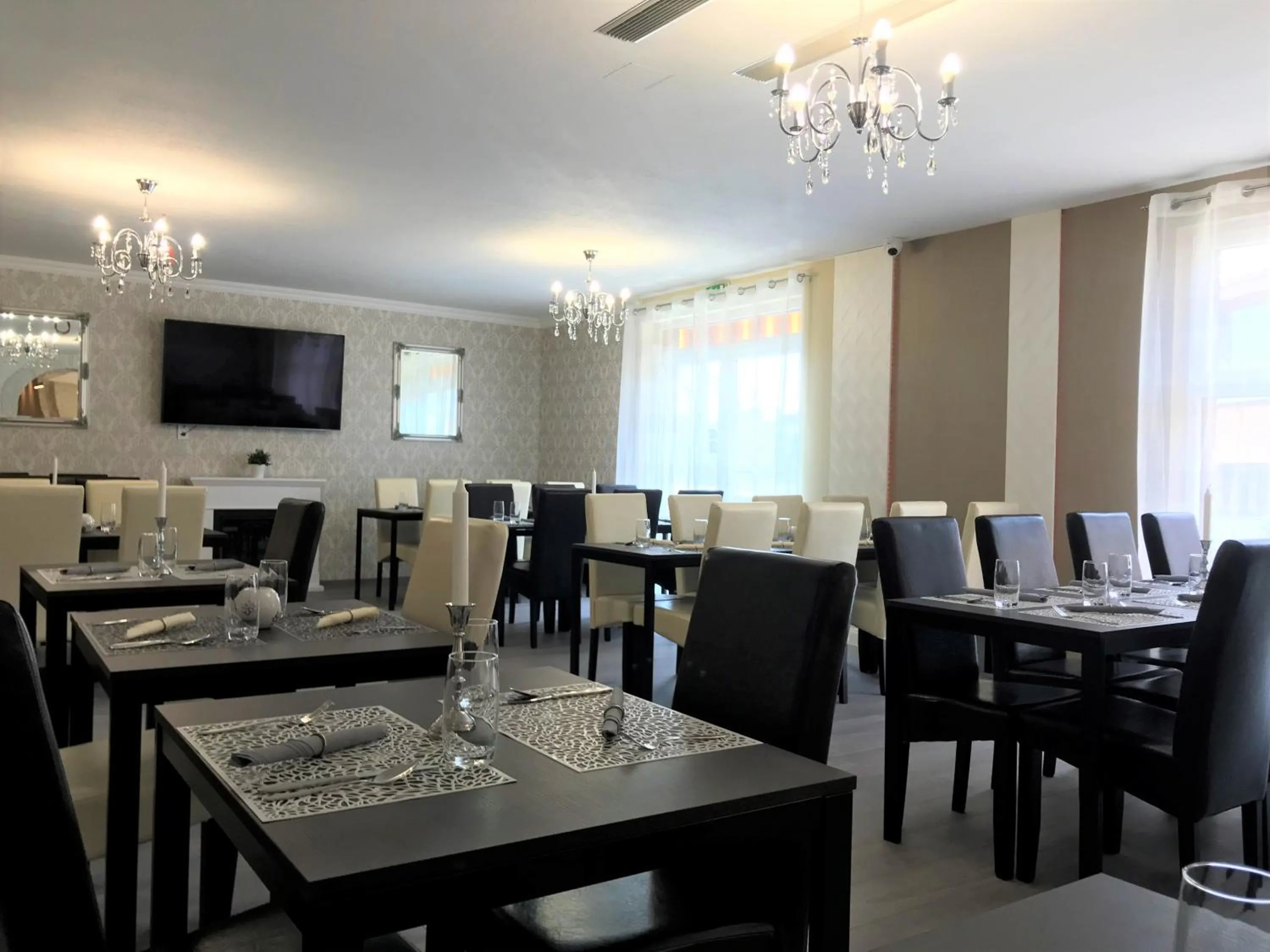 Restaurant/places to eat in Libra Hotel