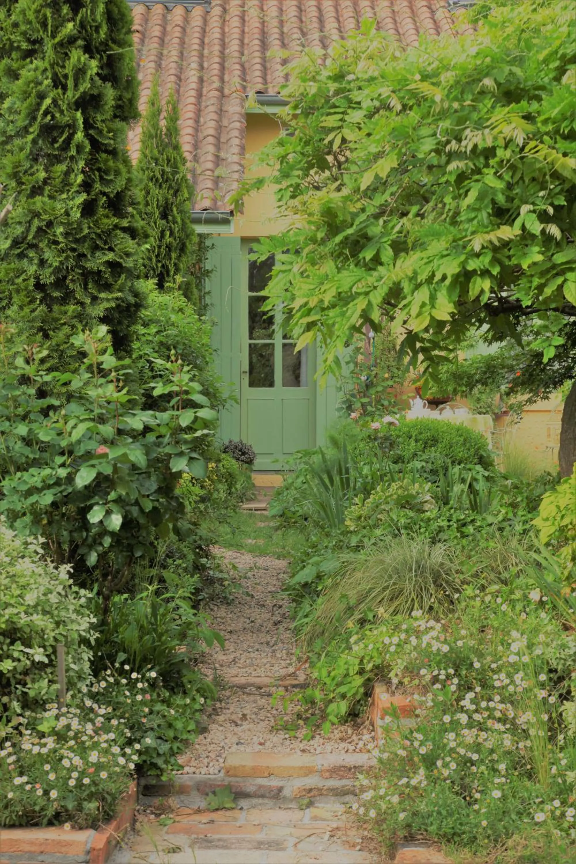 Facade/entrance in Chambres "Au Jardin"