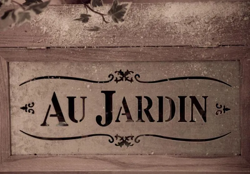 Decorative detail in Chambres "Au Jardin"