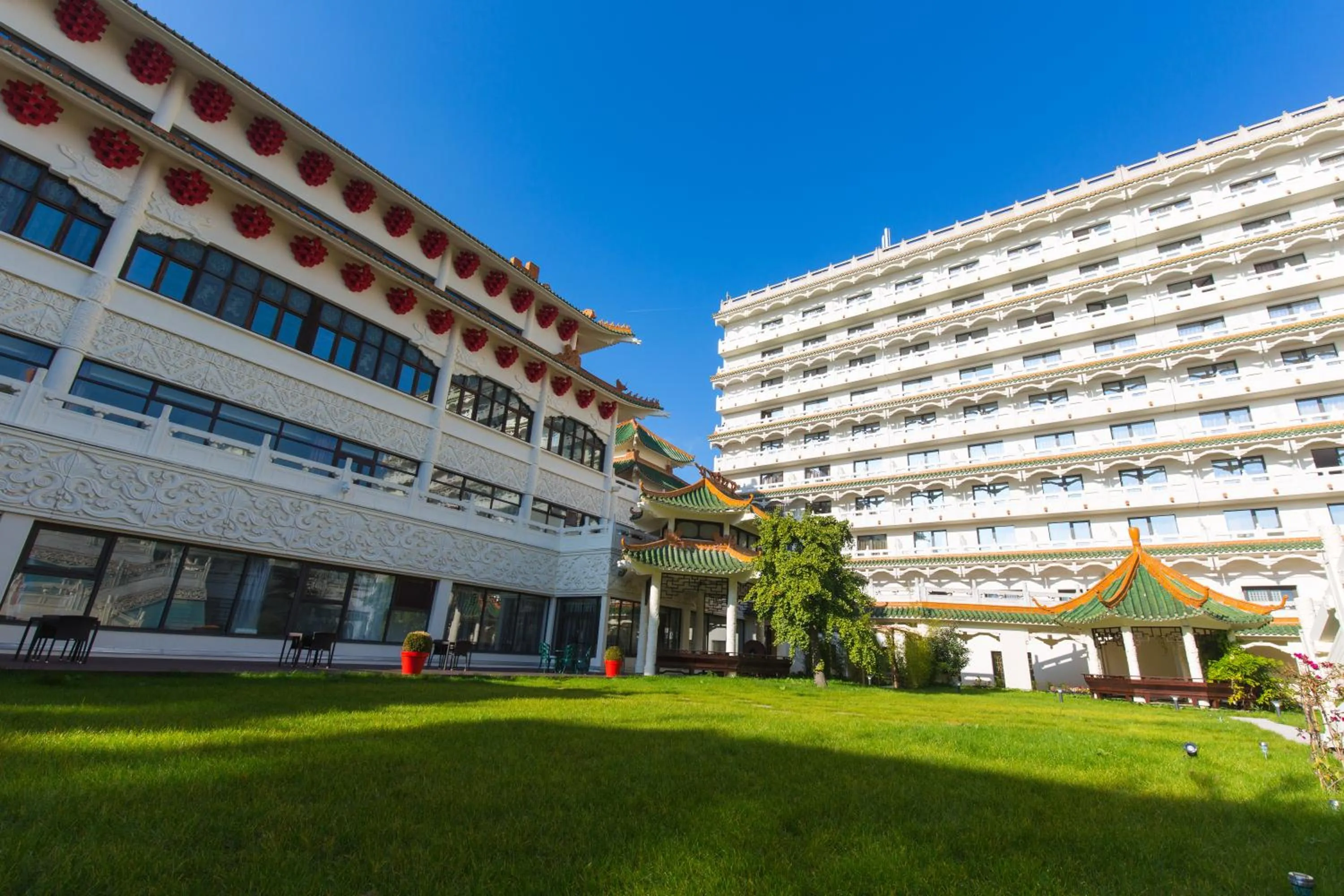 Garden in Hôtel Huatian Chinagora
