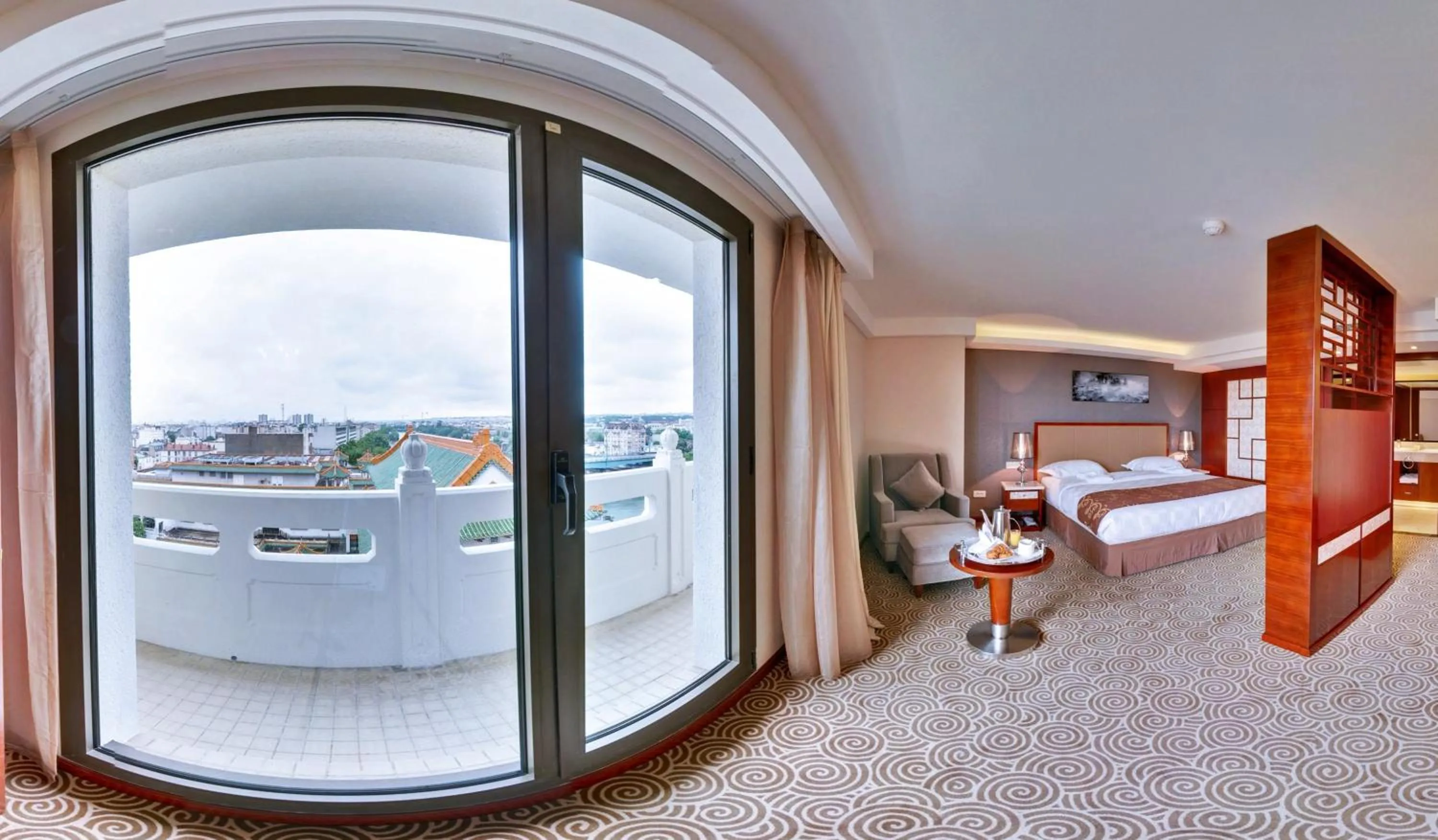 Balcony/Terrace, Bed in Hôtel Huatian Chinagora