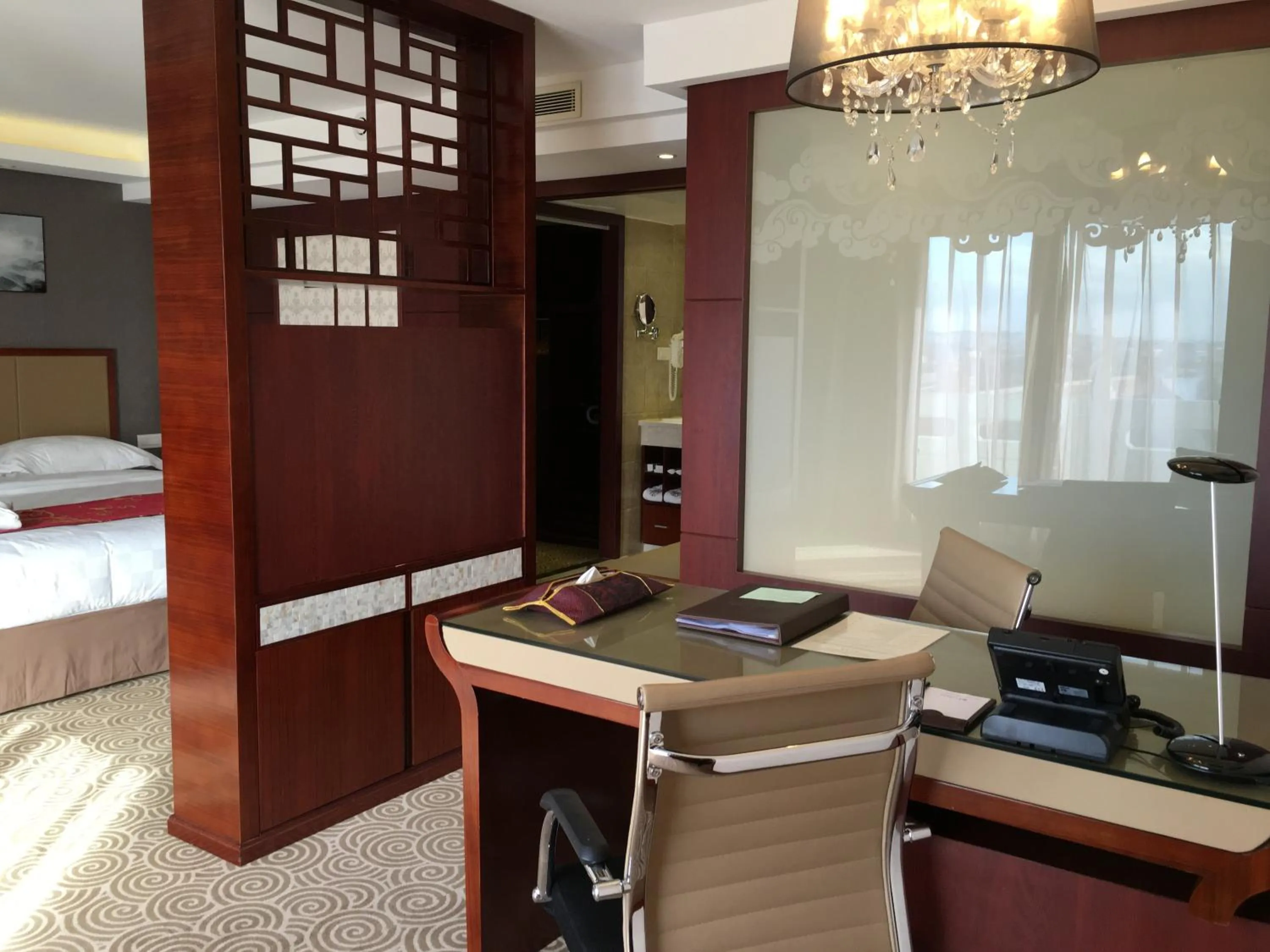 Bed in Hôtel Huatian Chinagora