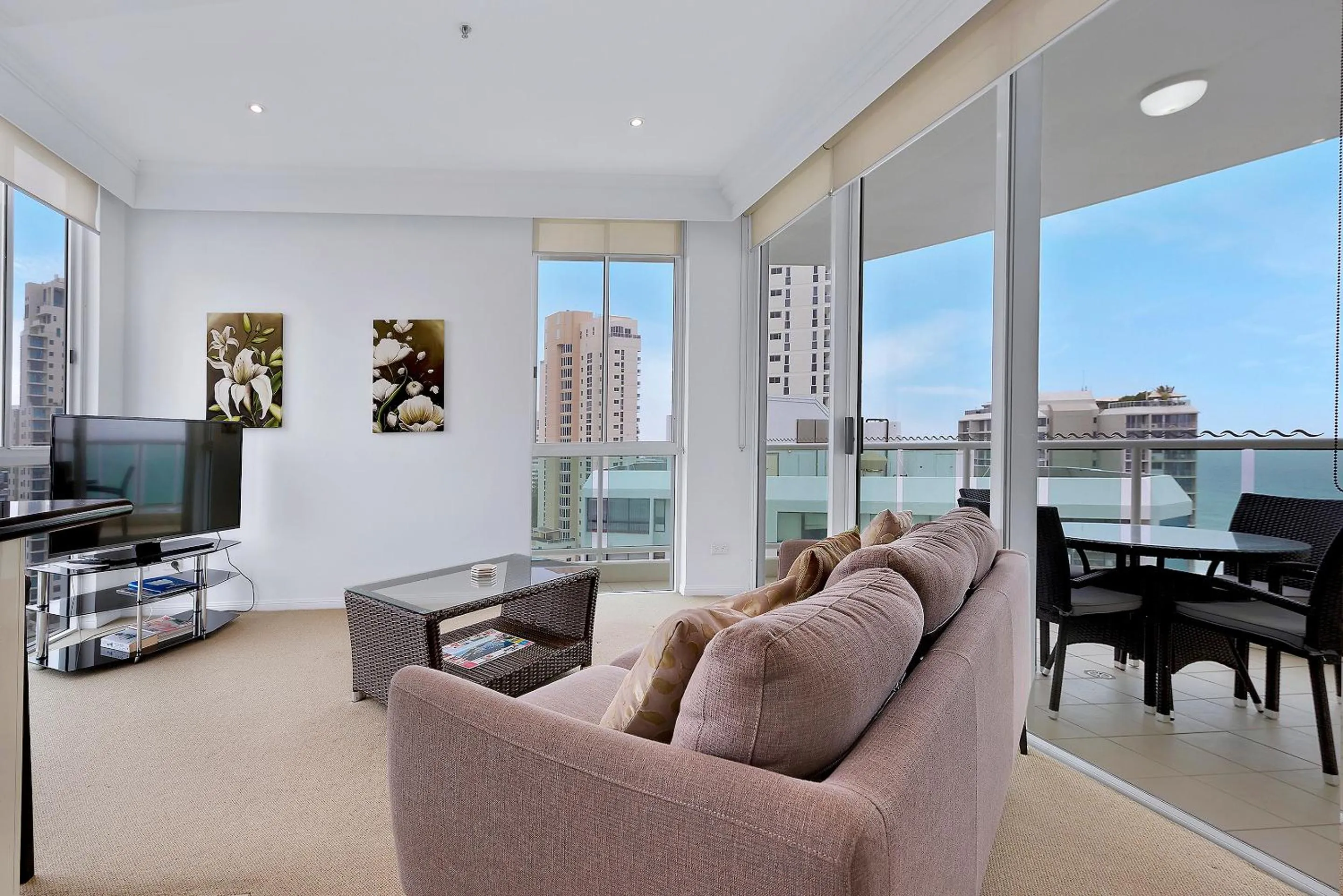 Living room in Pacific Views Resort