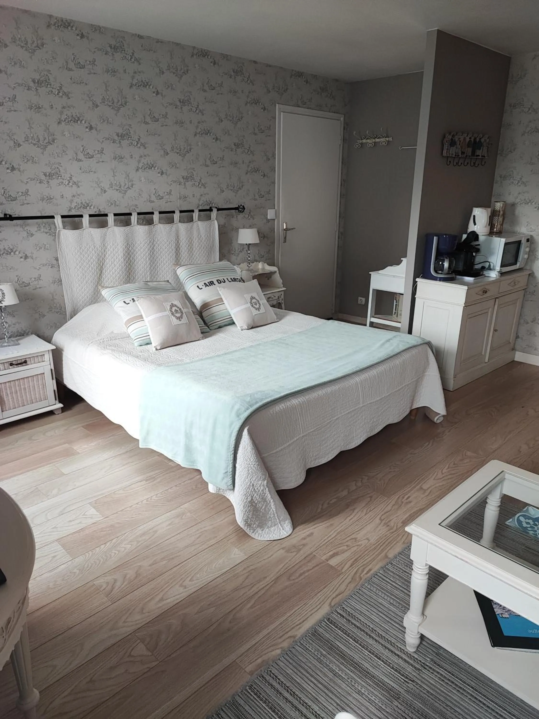 Bedroom, Bed in Les Hortensias de Kerbarch