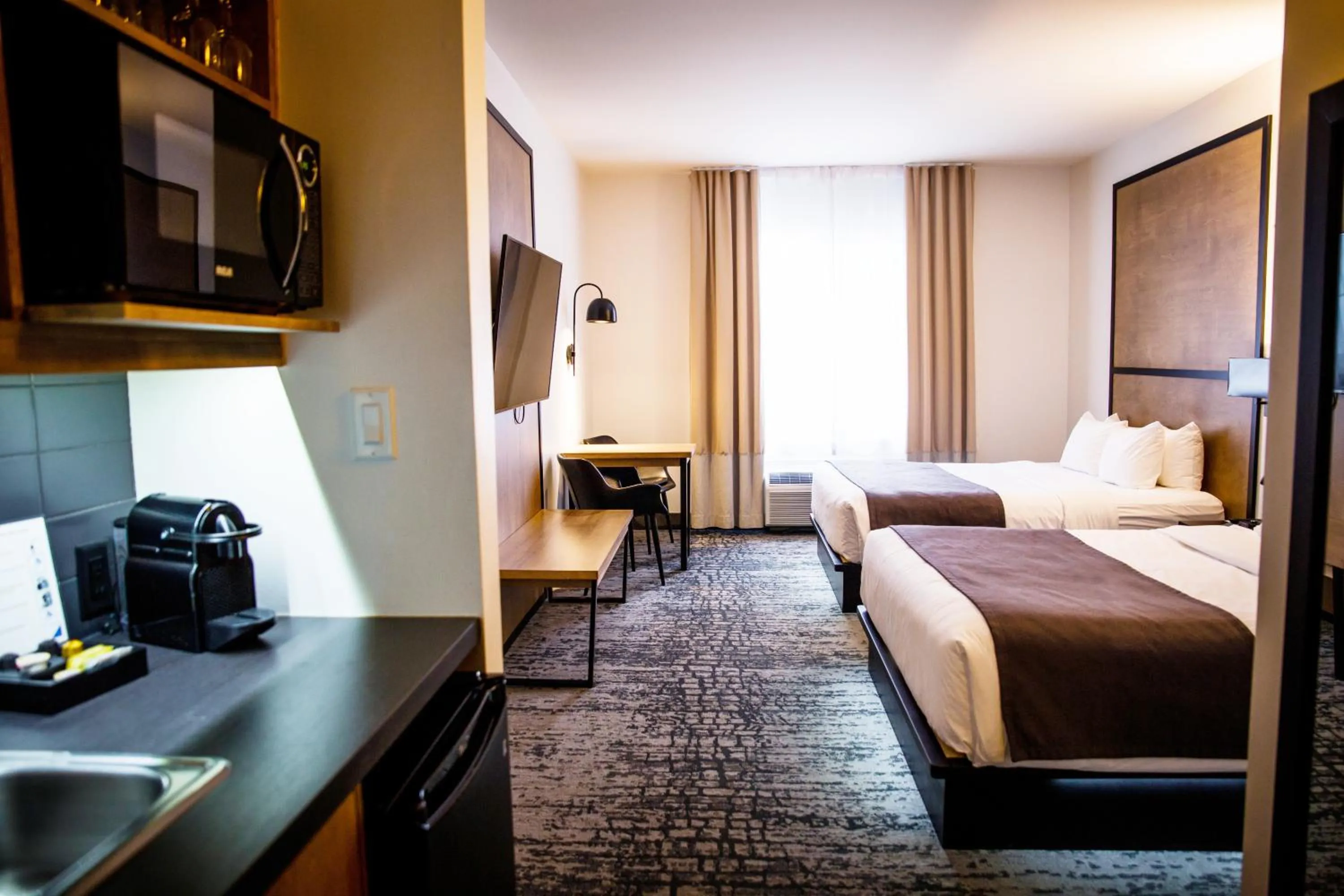 Kitchen or kitchenette, Bed in AX Hotel