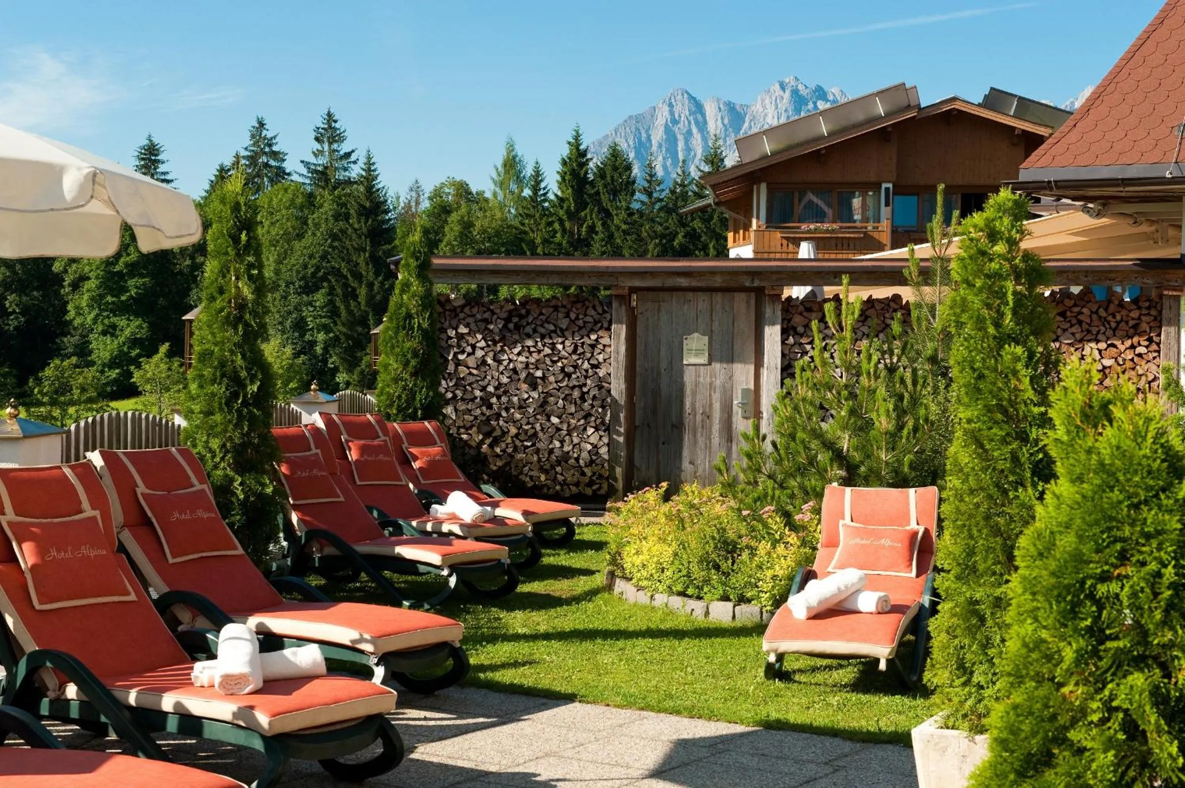Garden in Hotel Alpina Wellness & Spa Resort