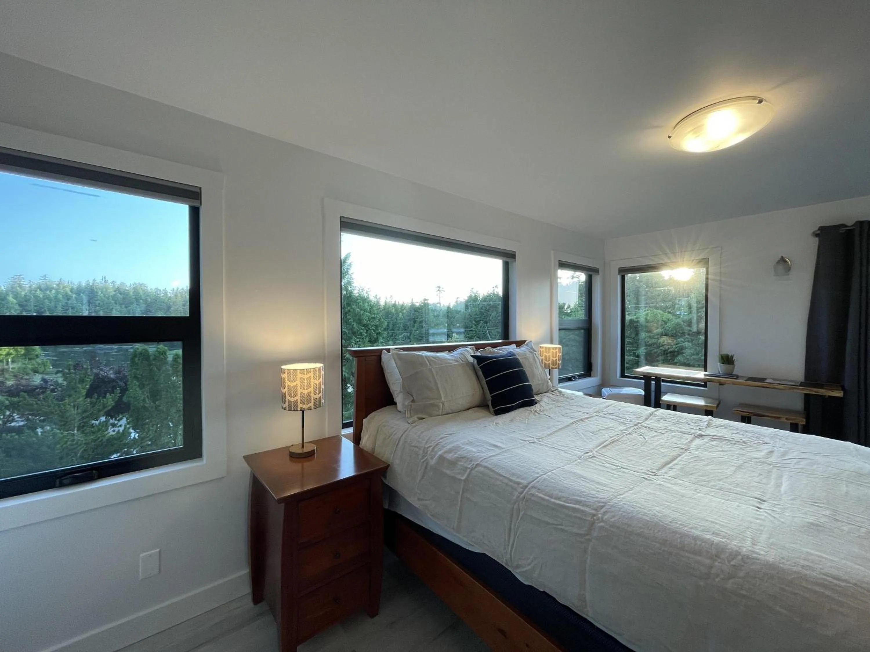 Property building, Bed in Private Room On Waterfront Property With Hot Tub & Firepit - Sea Esta