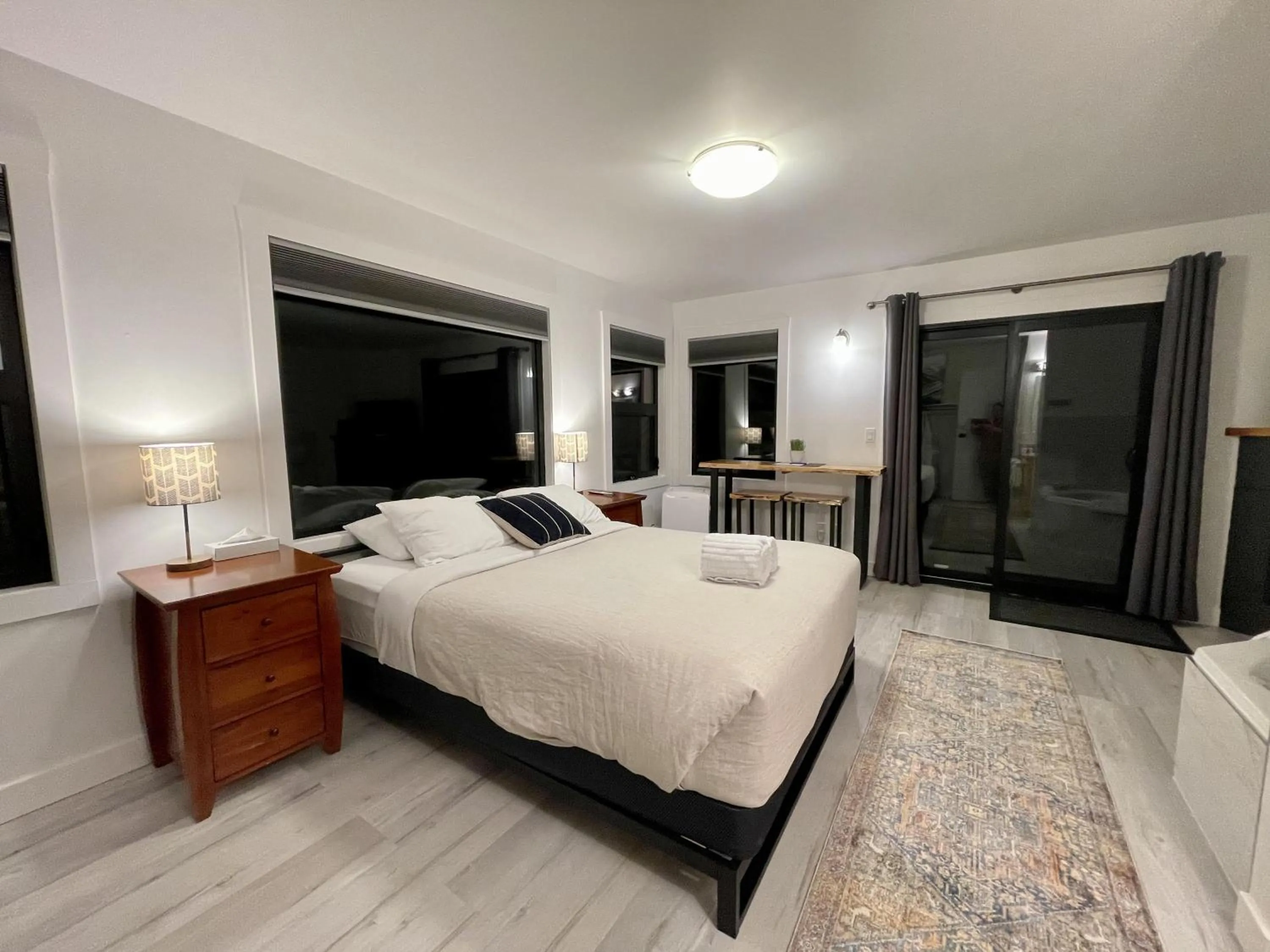 Property building, Bed in Private Room On Waterfront Property With Hot Tub & Firepit - Sea Esta