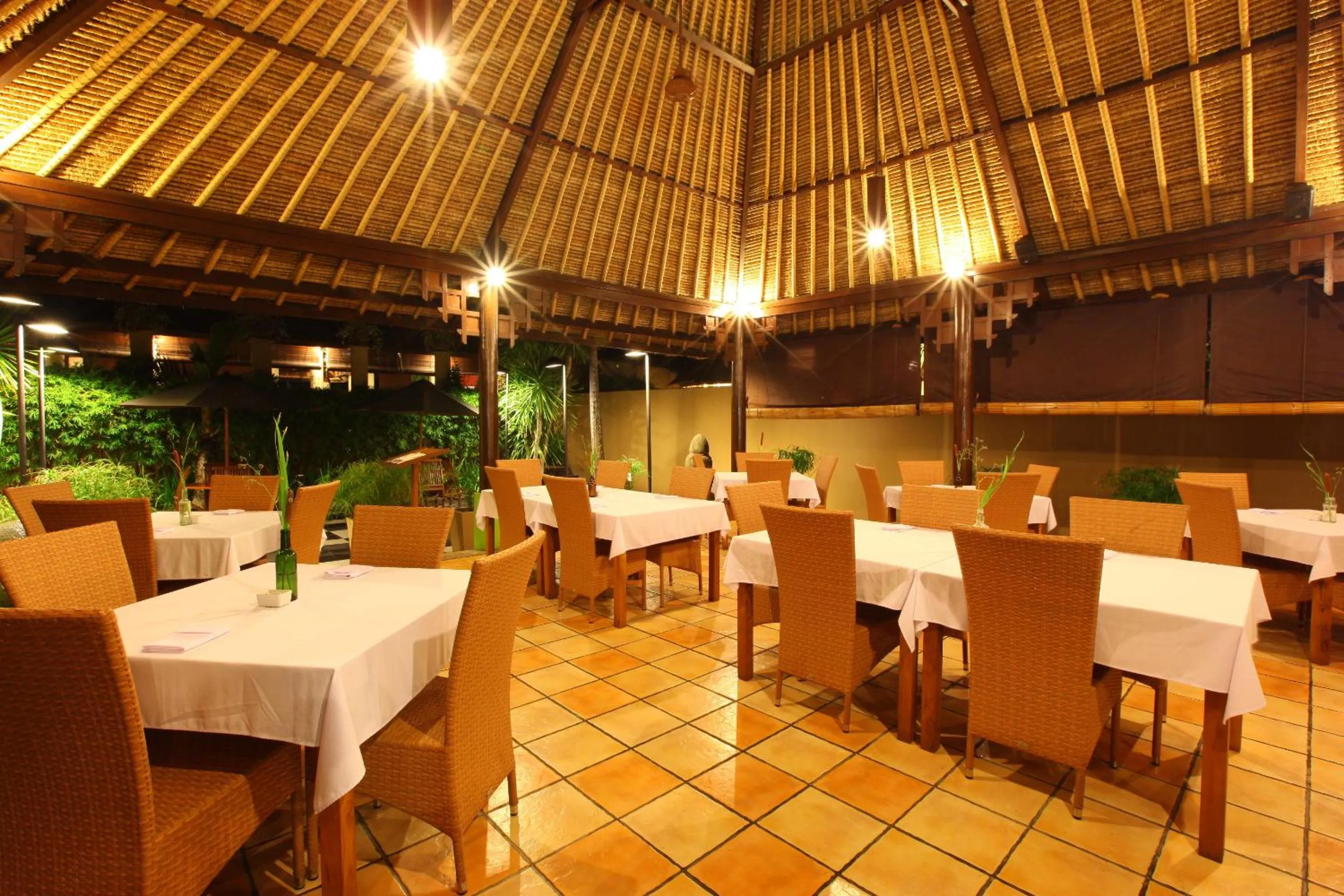 Restaurant/places to eat in Mutiara Bali Boutique Resort & Villa