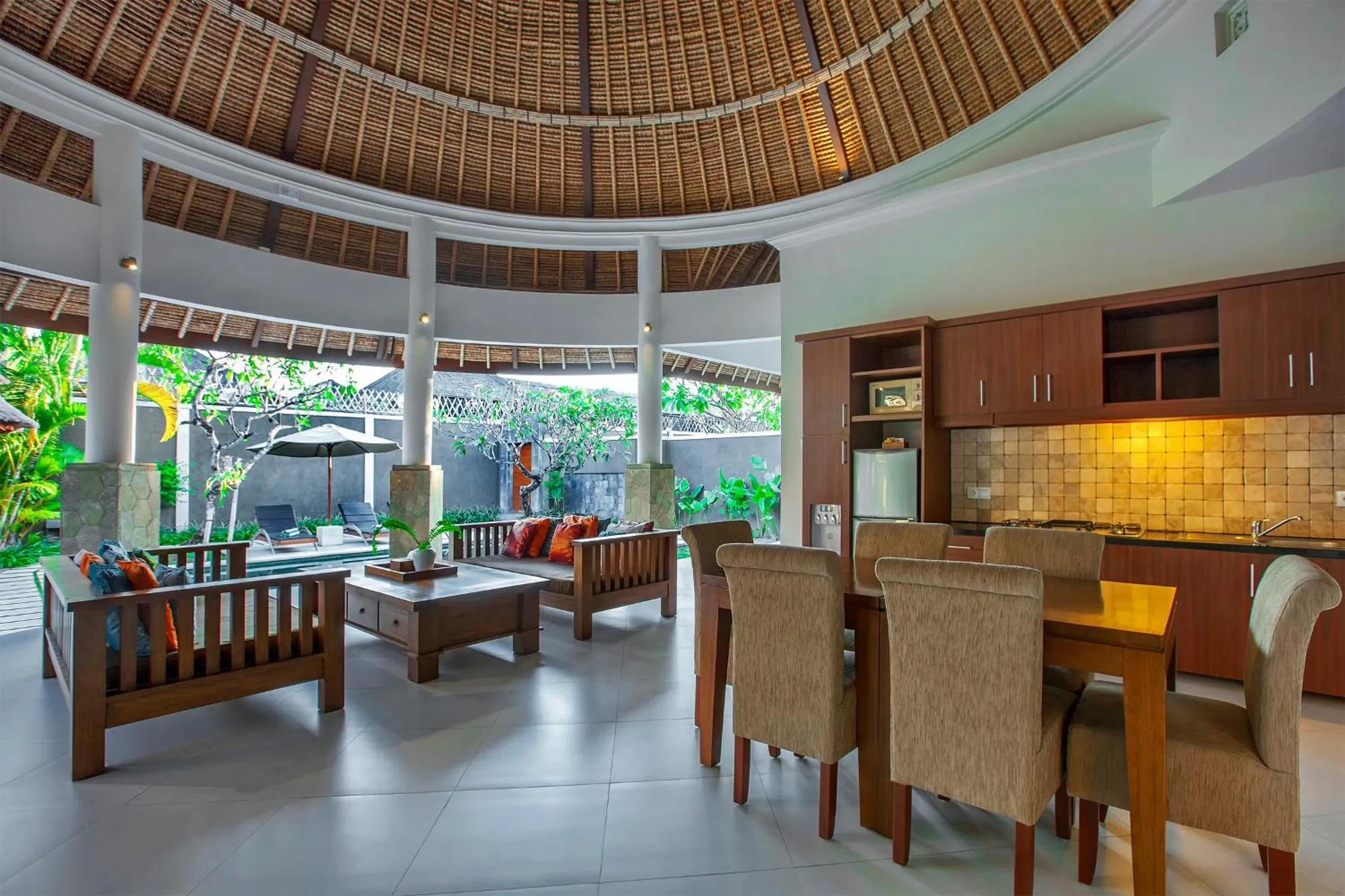 Kitchen or kitchenette in Mutiara Bali Boutique Resort & Villa