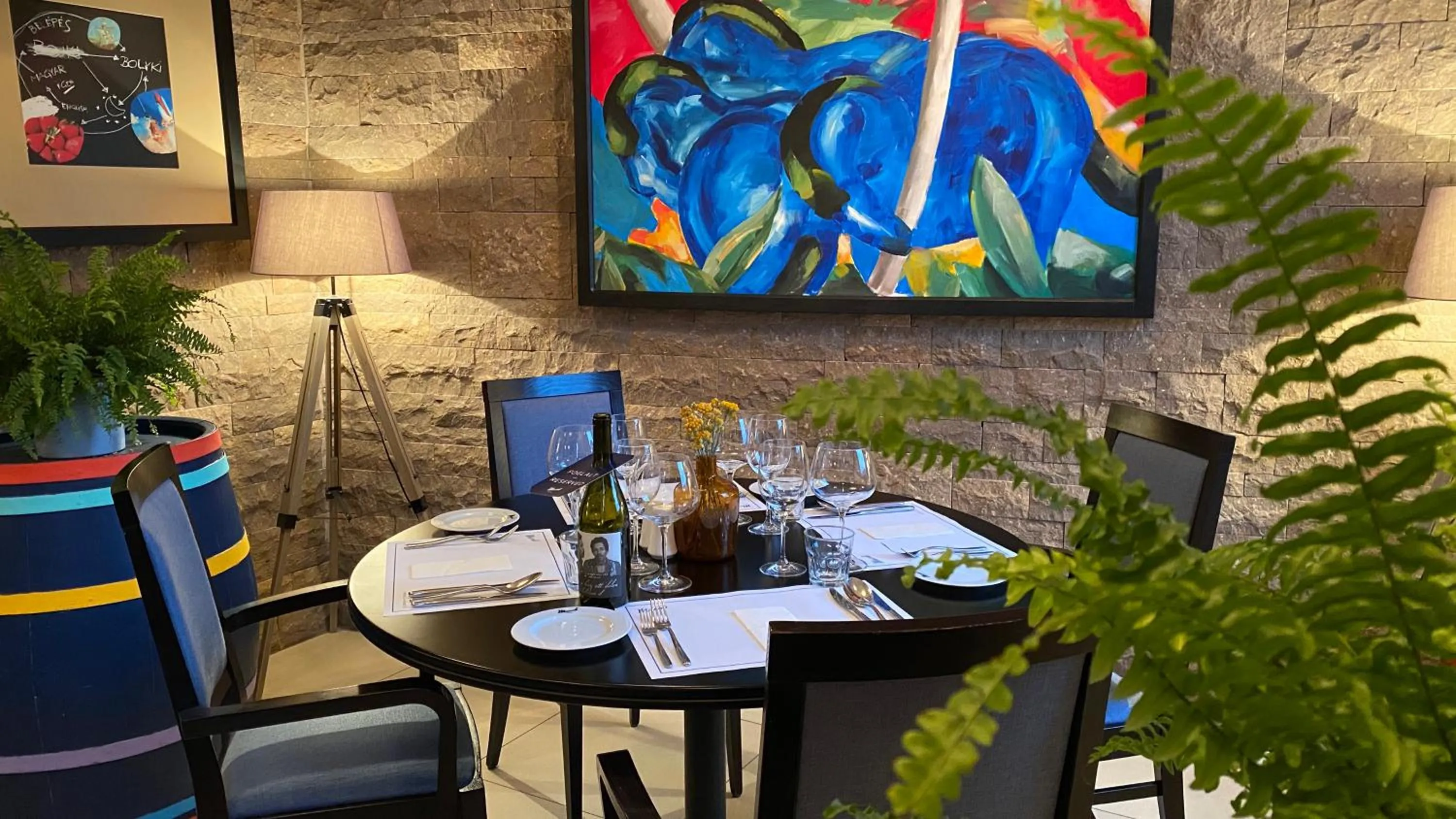 Restaurant/places to eat in Imola Udvarház Dessert Hotel