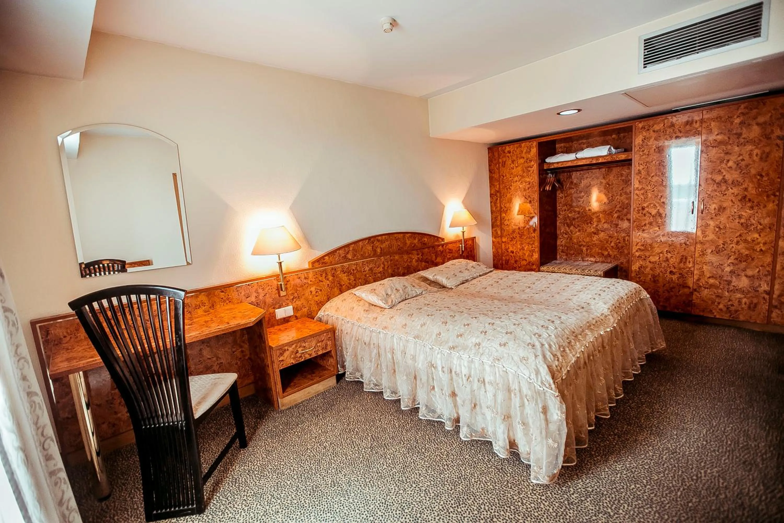 Bed in Shodlik Palace