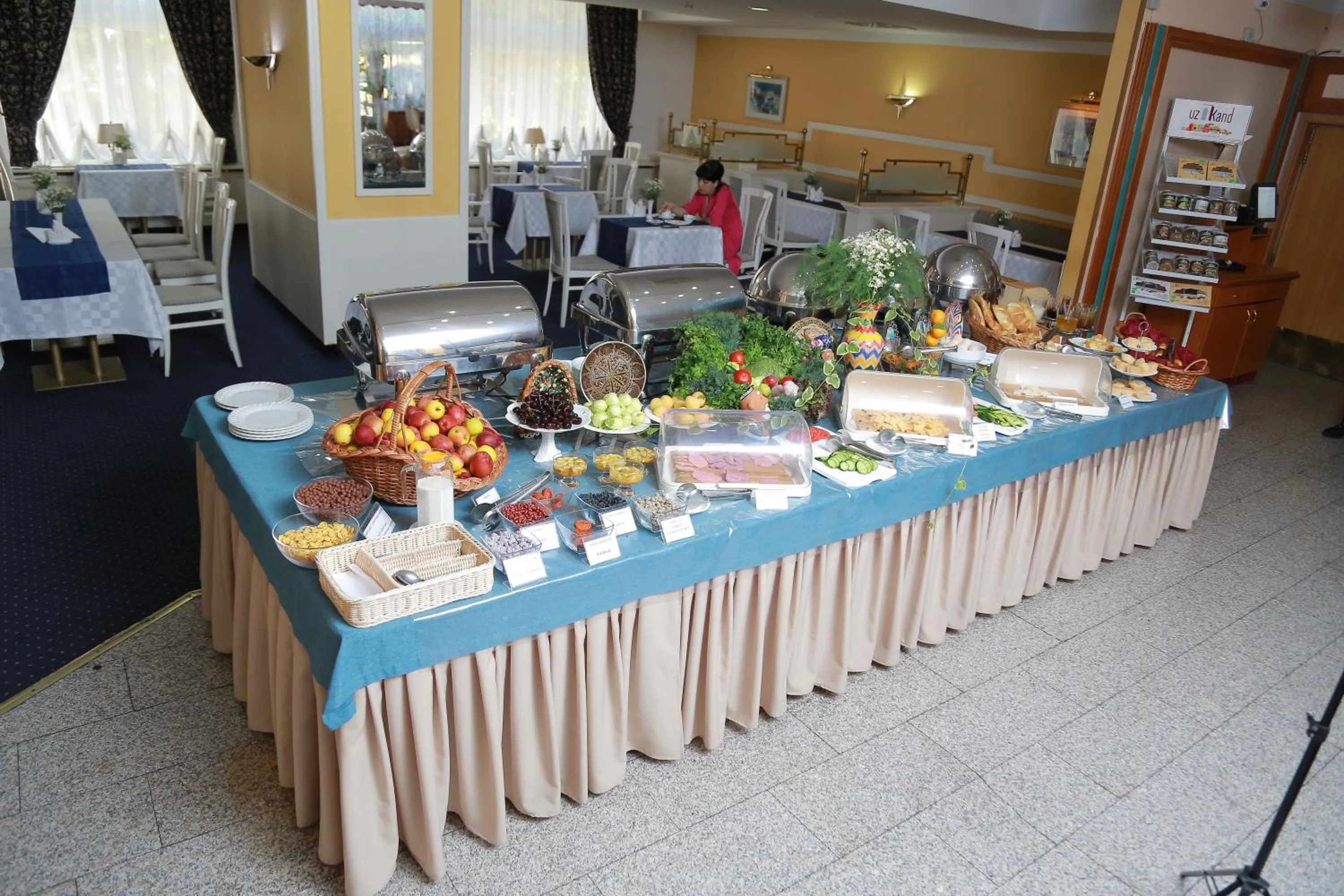 Restaurant/places to eat in Shodlik Palace