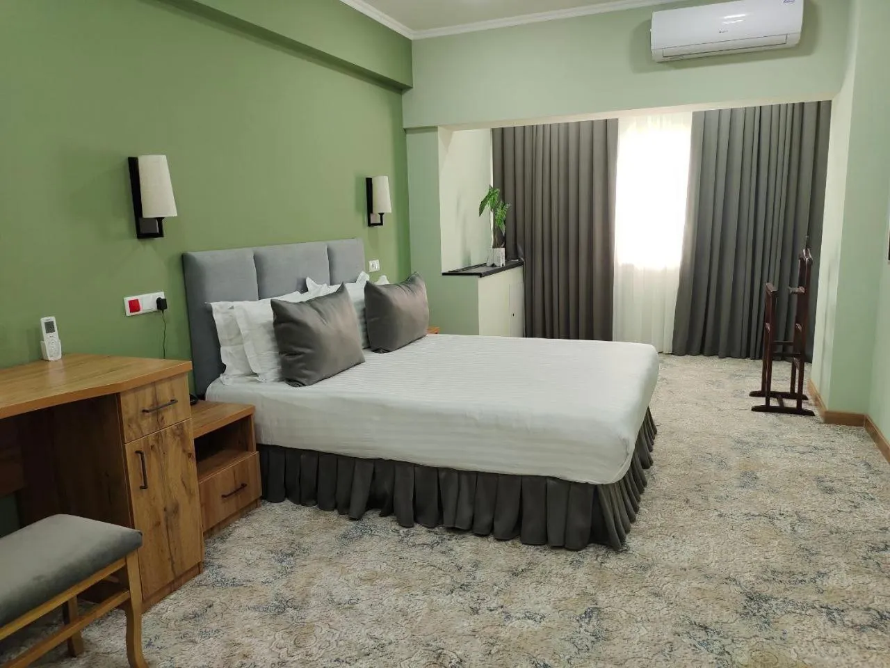 Bed in Le Grande Plaza Hotel