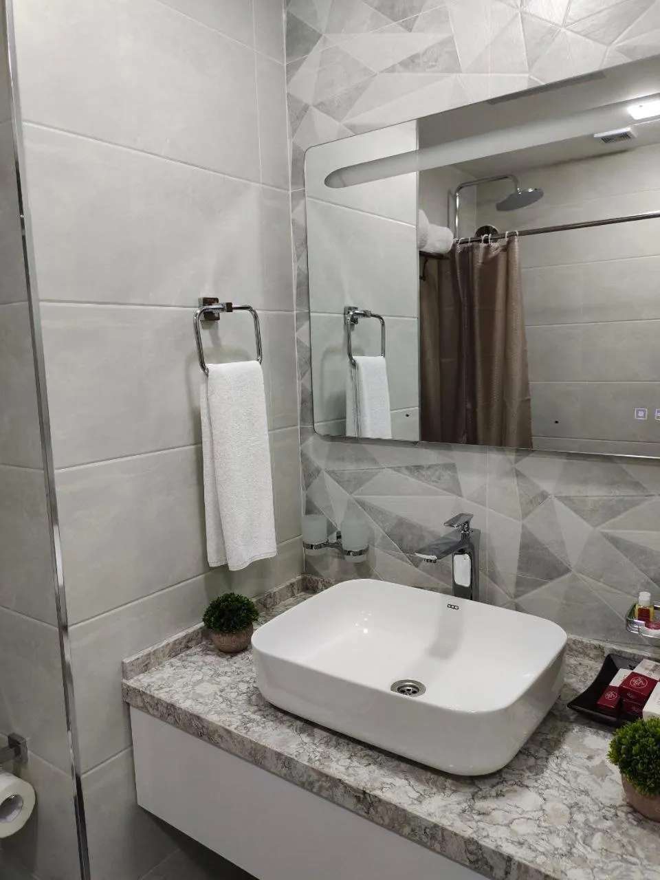 Le Grande Plaza Hotel