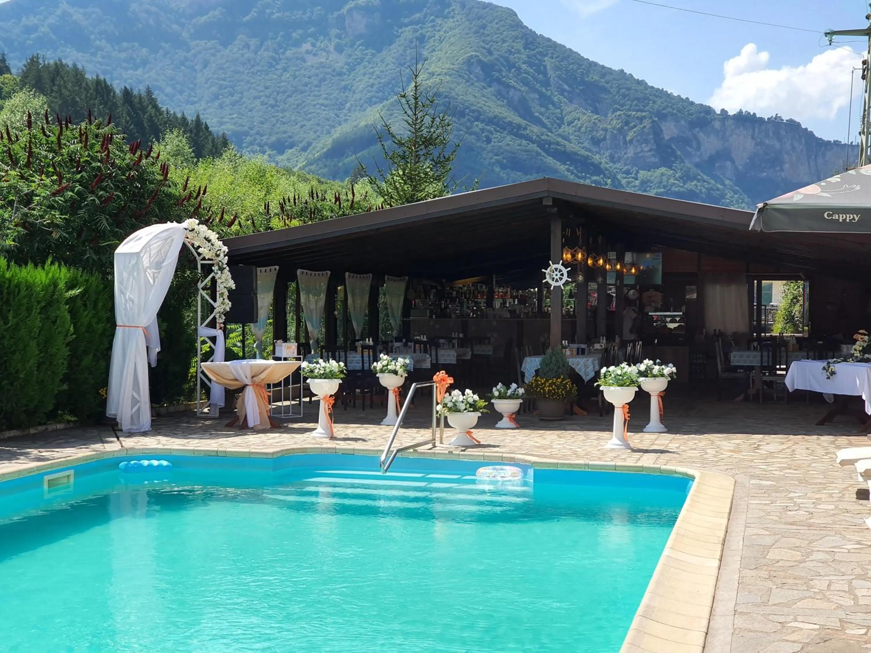 Swimming pool in Family Hotel Enica