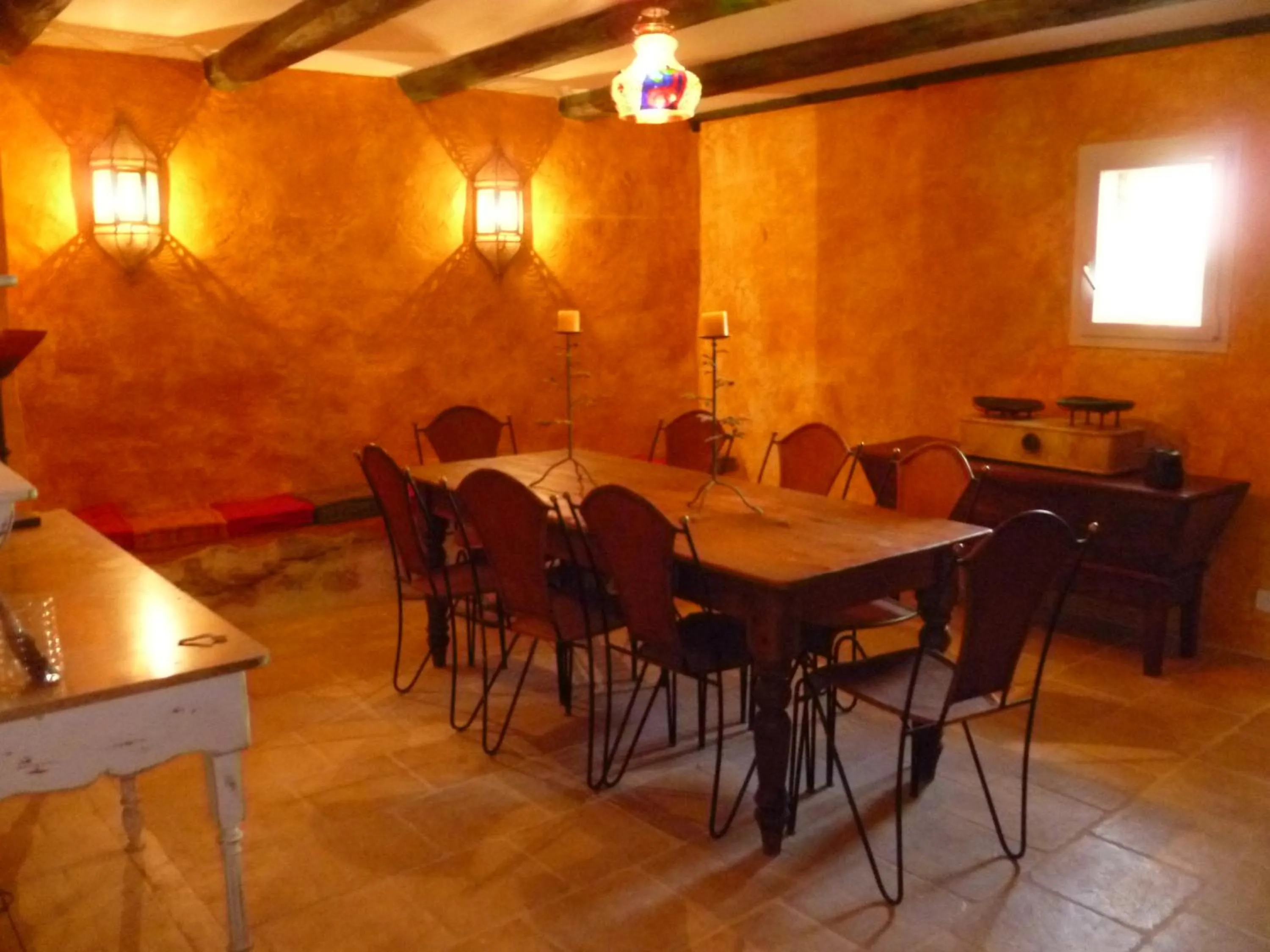 Dining area in Mas du Puits d'Amour