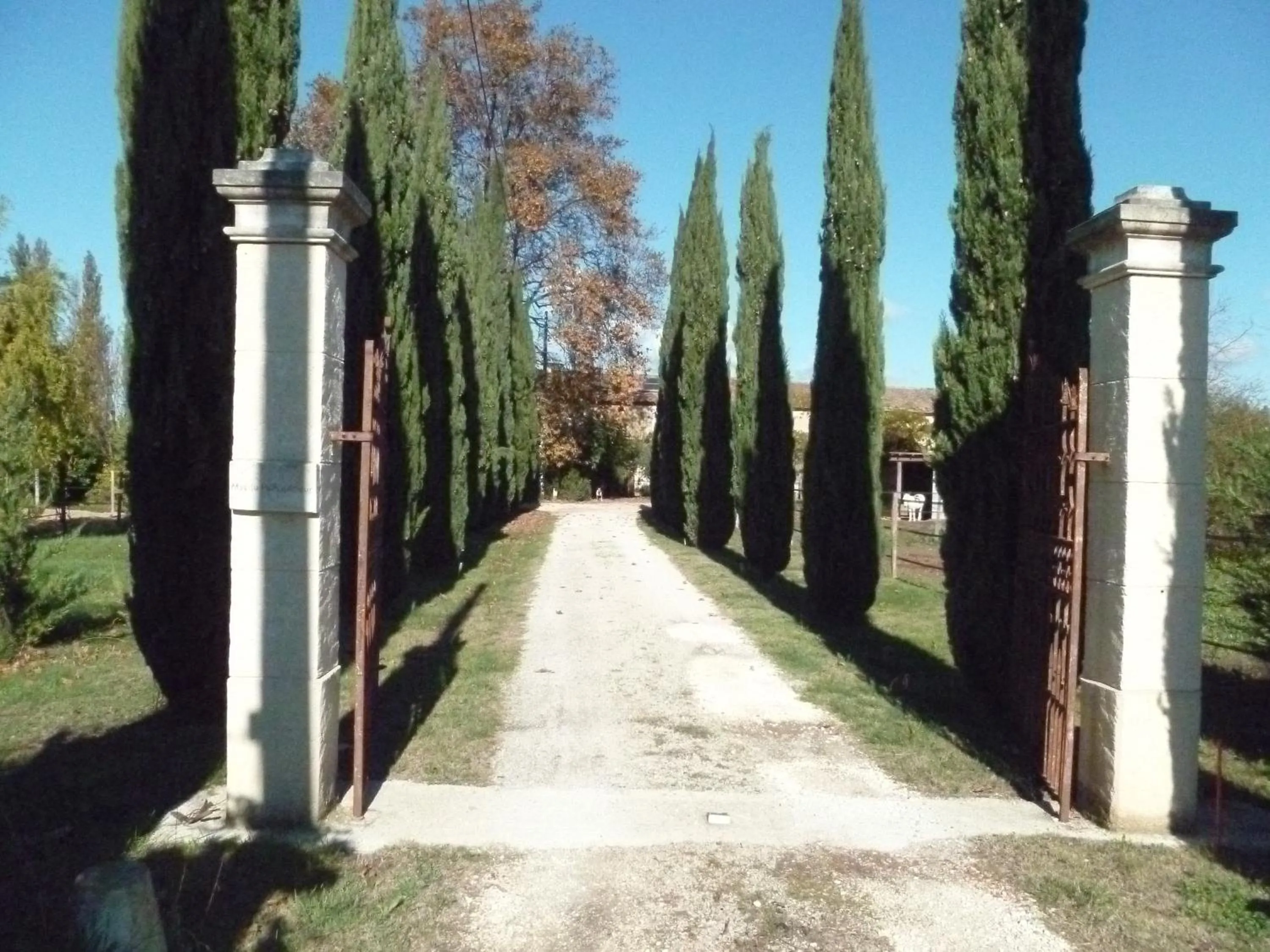 Facade/entrance in Mas du Puits d'Amour
