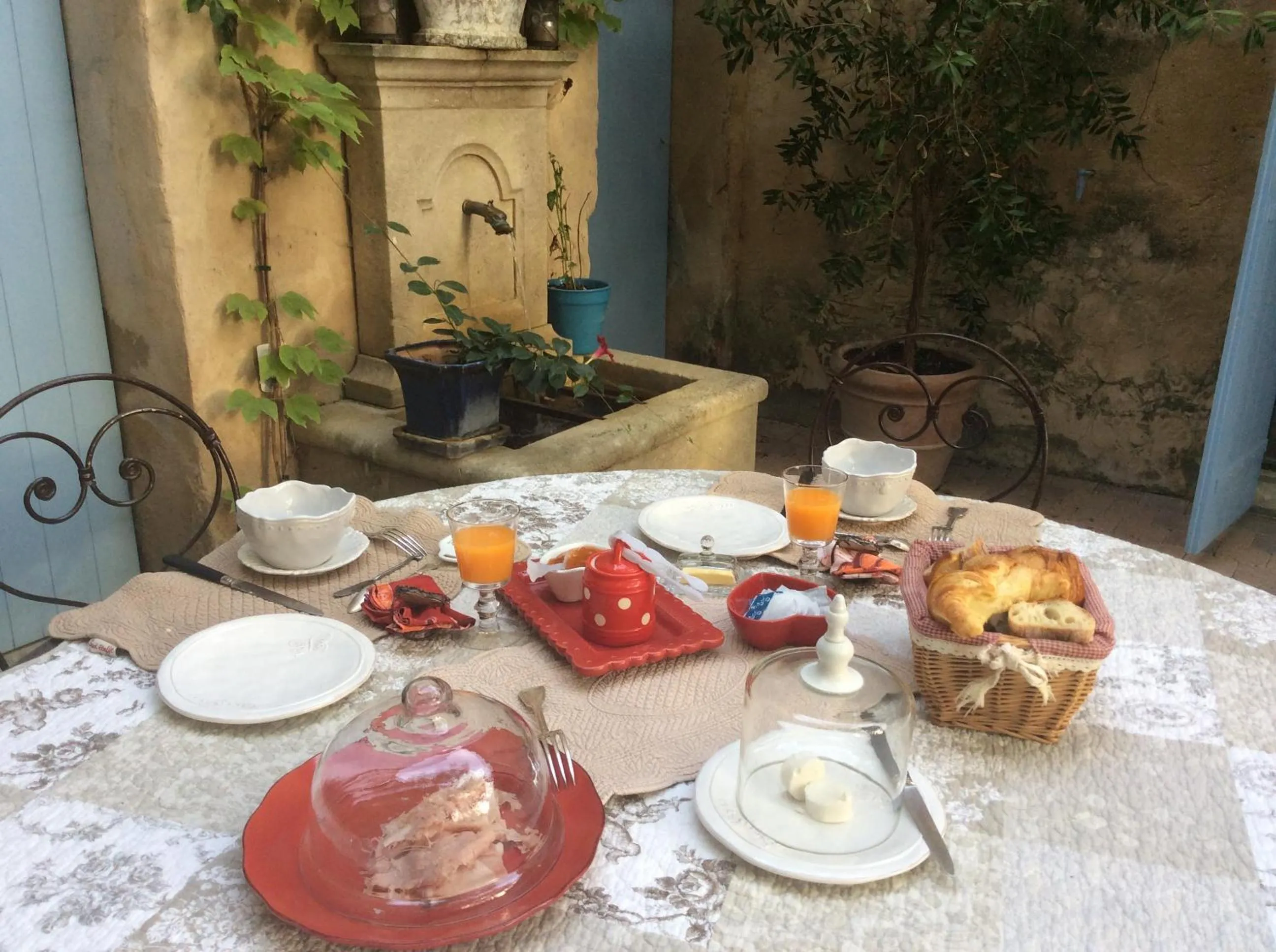 Food and drinks in Mas du Puits d'Amour