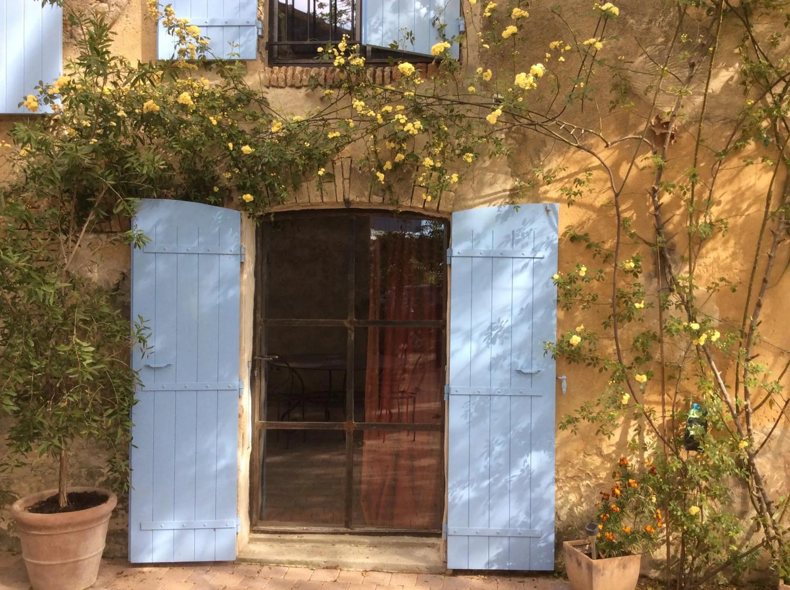 Facade/entrance in Mas du Puits d'Amour