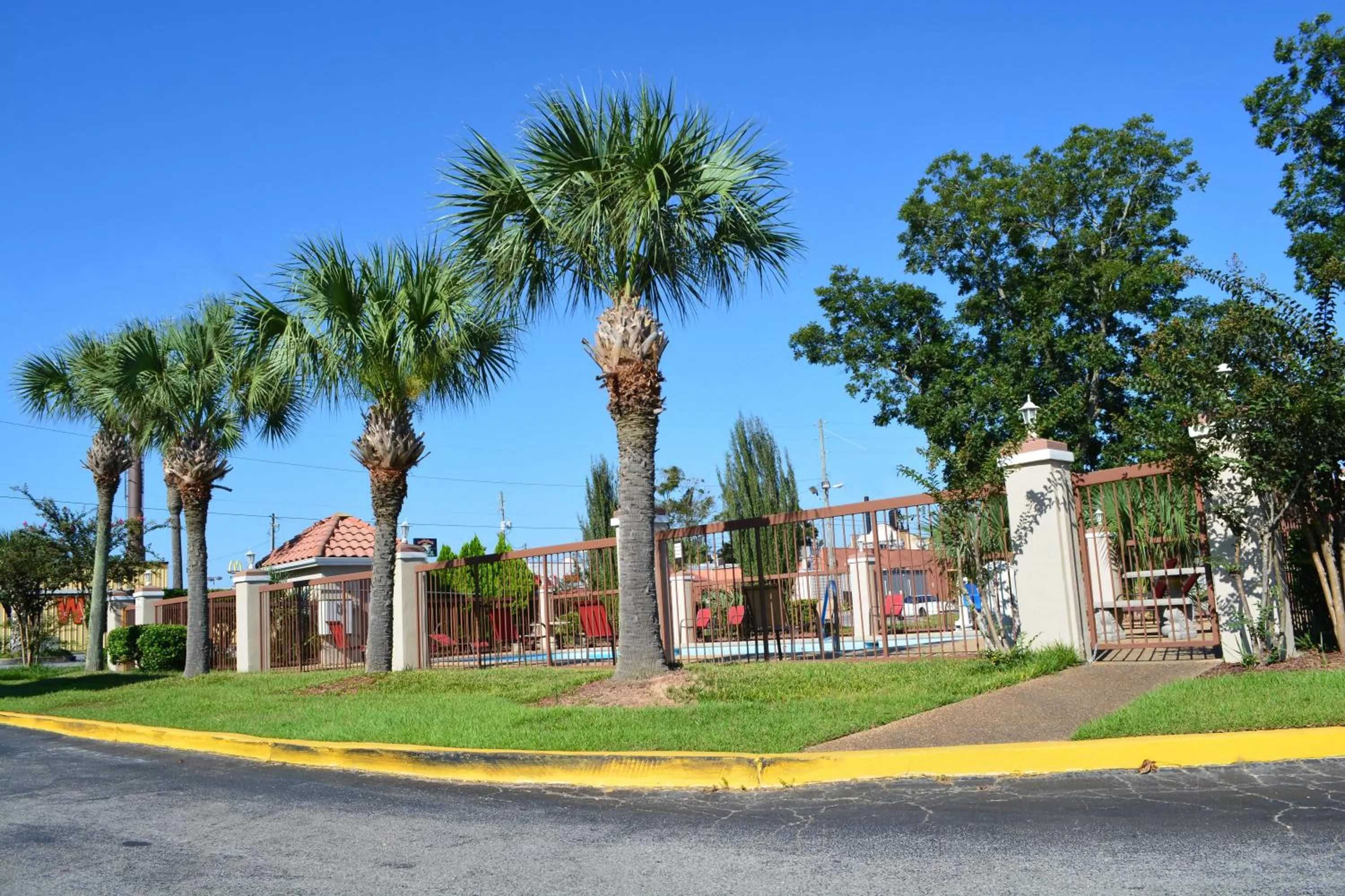 Swimming pool in Baymont by Wyndham Mobile/Tillmans Corner