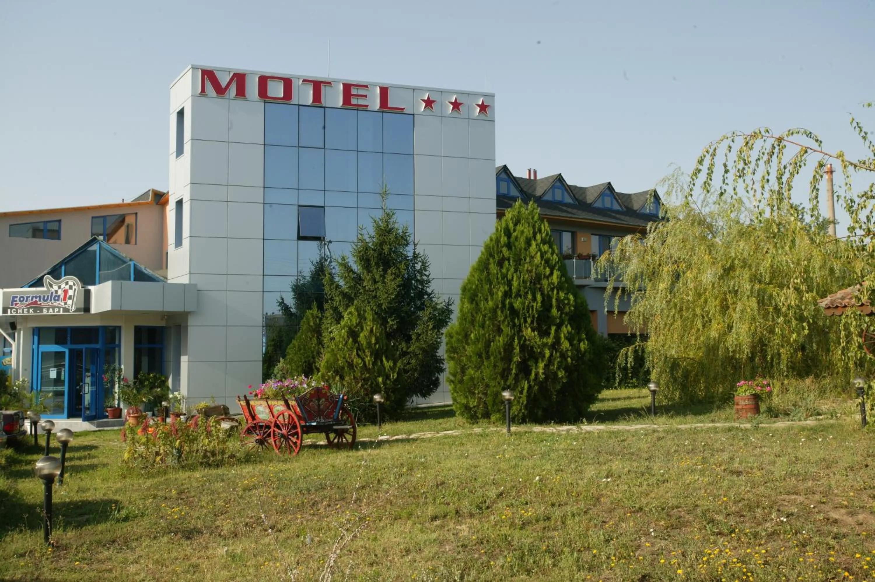 Property building in Formula 1 Motel