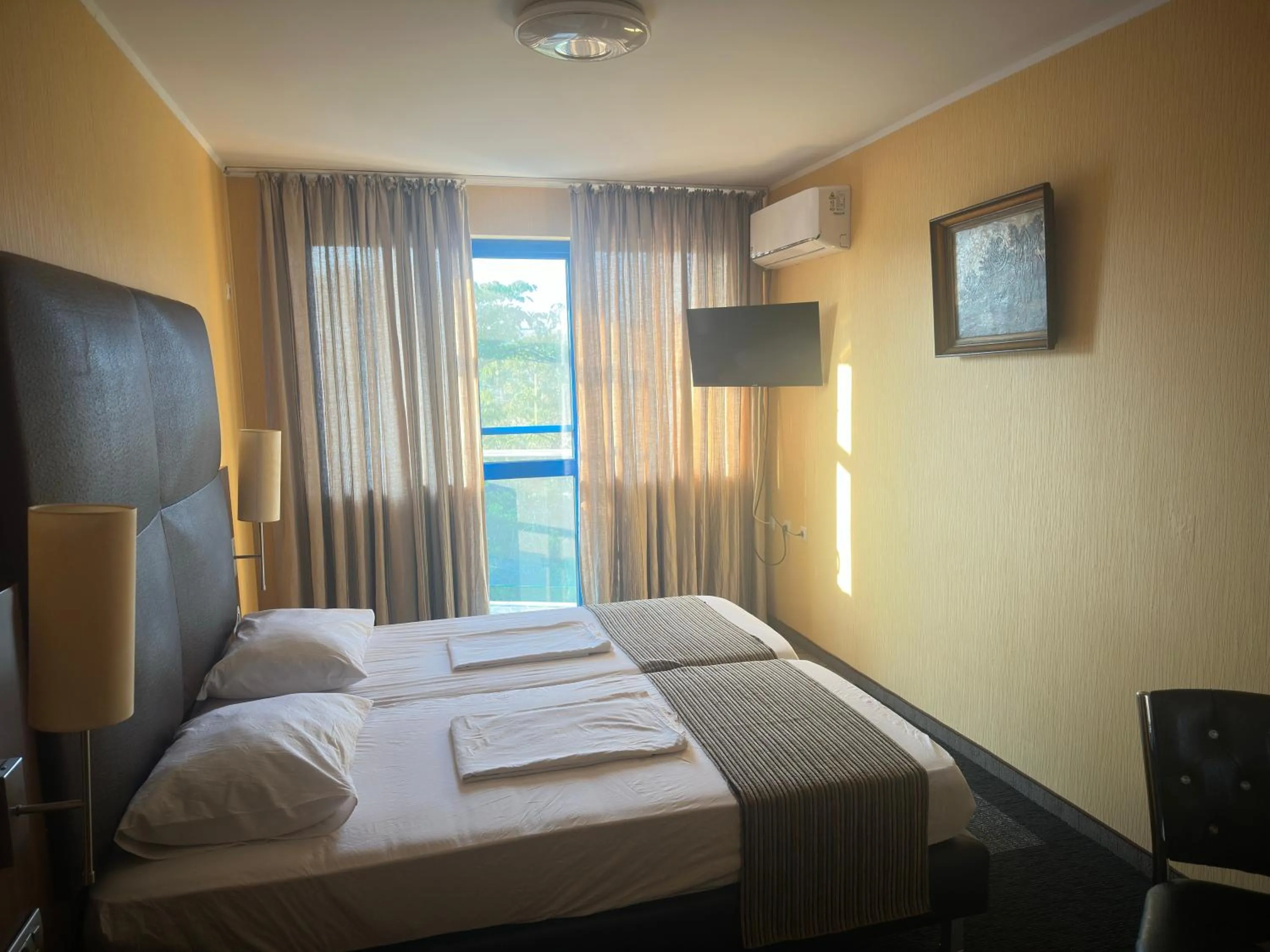 Bedroom, Bed in Formula 1 Motel