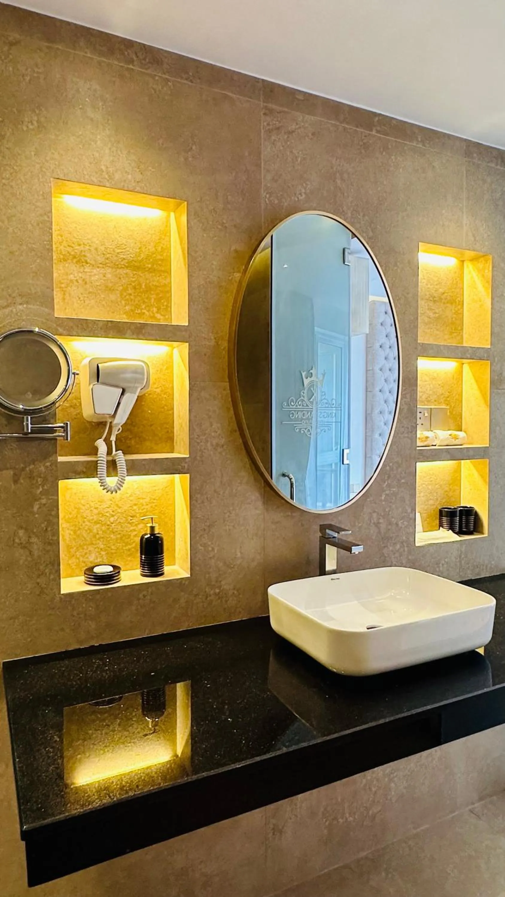 Bathroom in Kings Landing Unawatuna