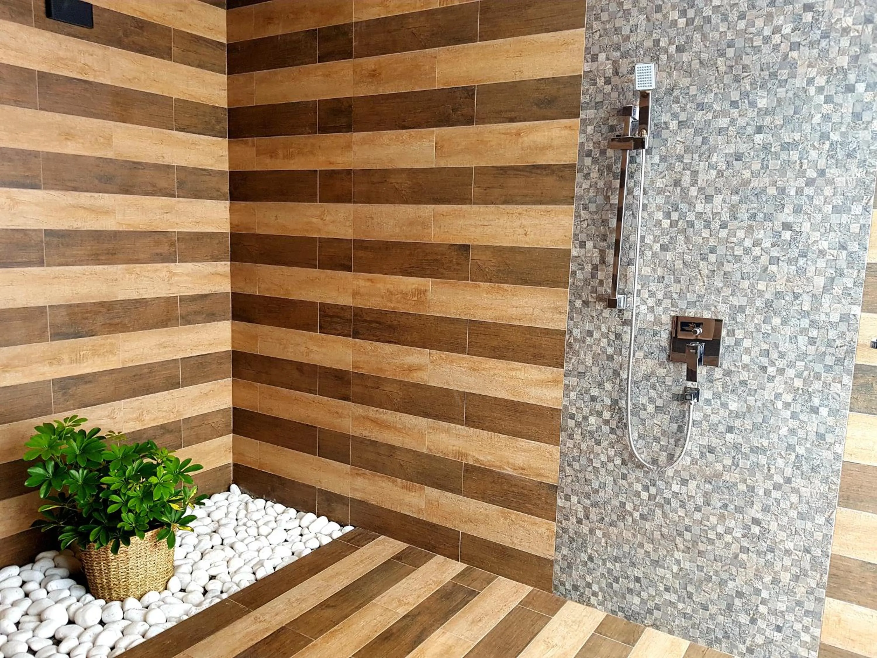 Shower in Kings Landing Unawatuna