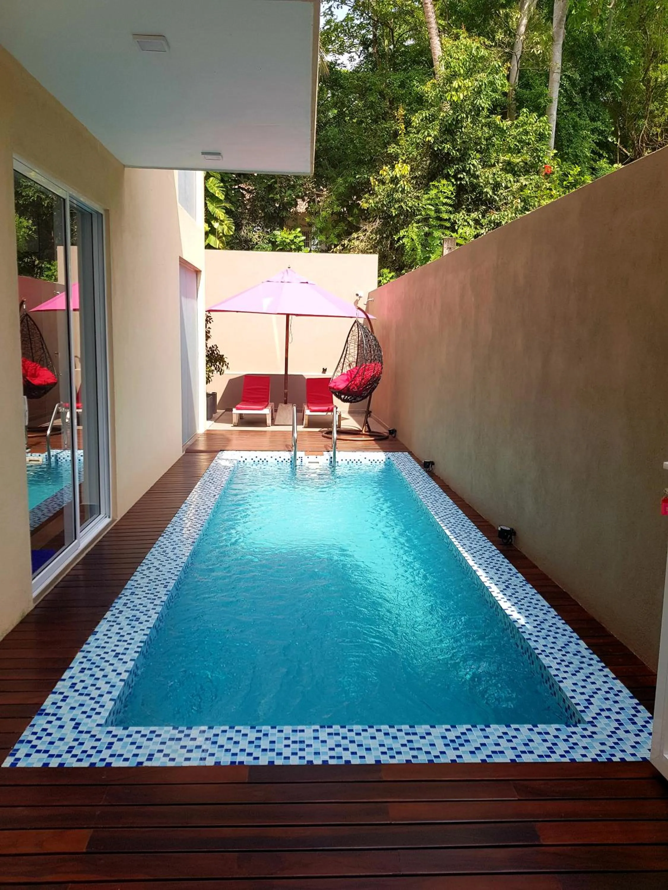 Swimming pool in Kings Landing Unawatuna