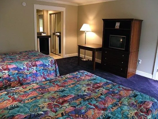 Photo of the whole room, Bed in Magnolia Beach Inn - Fairhope