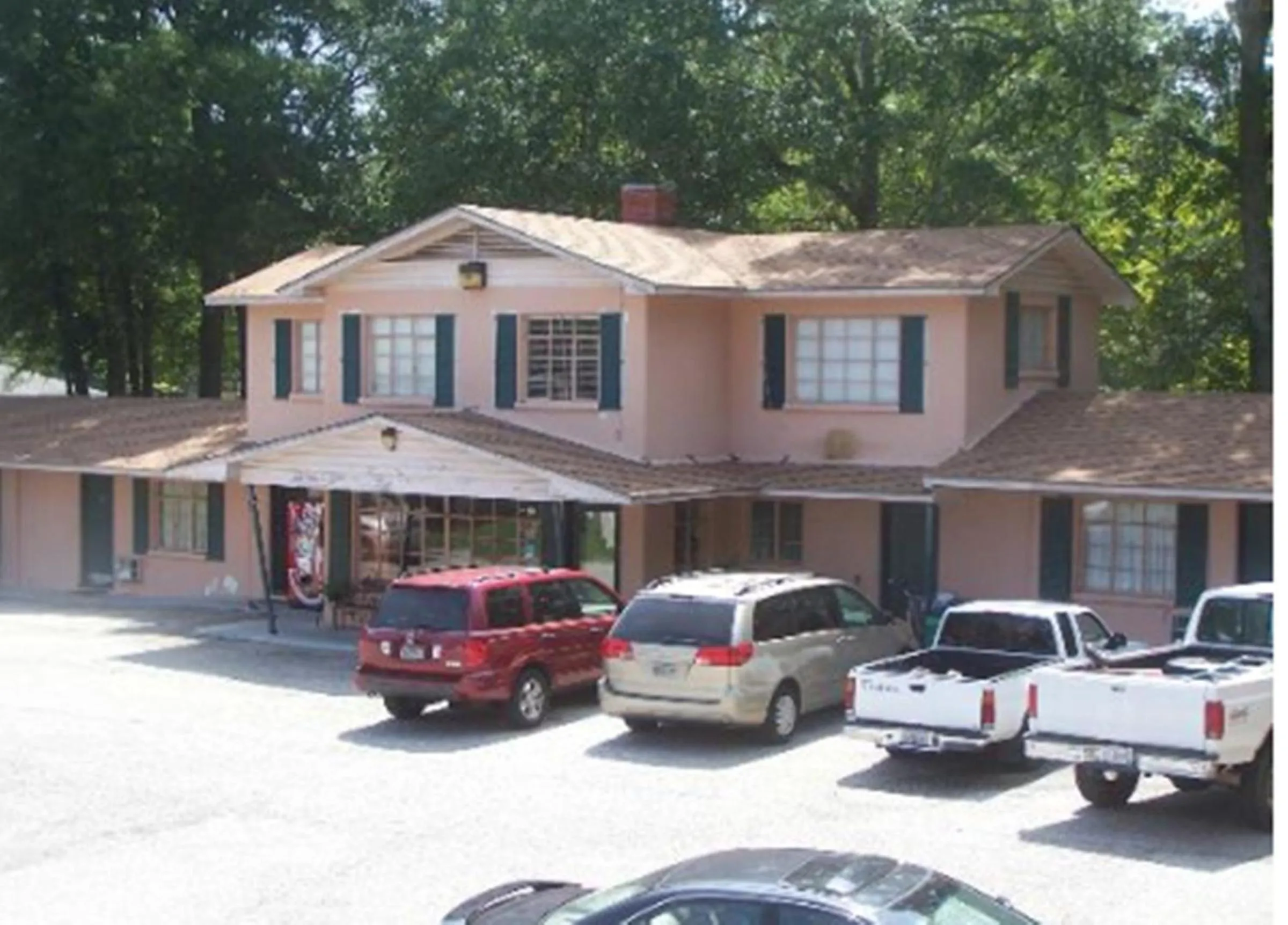 Property building in Magnolia Beach Inn - Fairhope