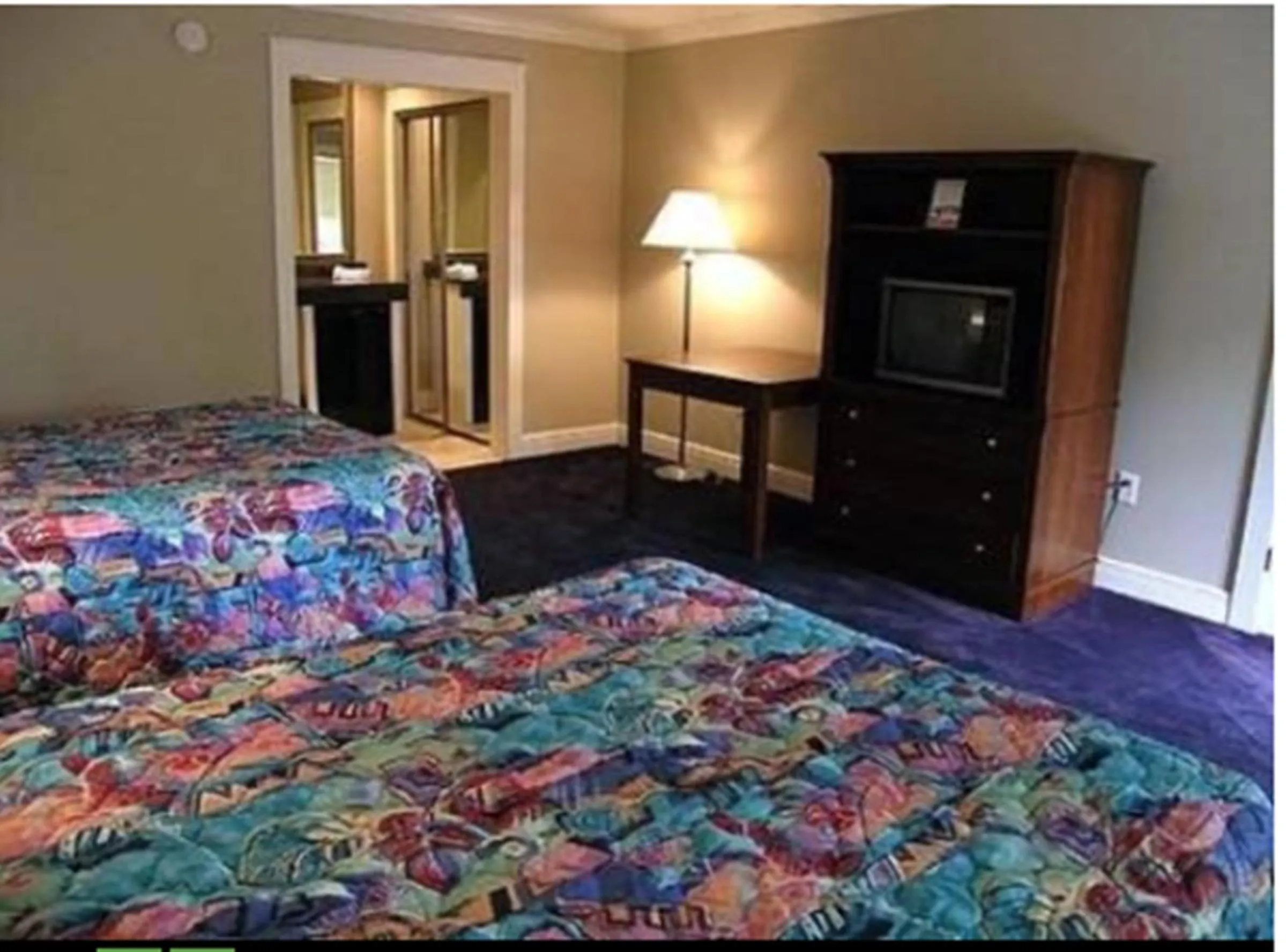 Photo of the whole room, Bed in Magnolia Beach Inn - Fairhope