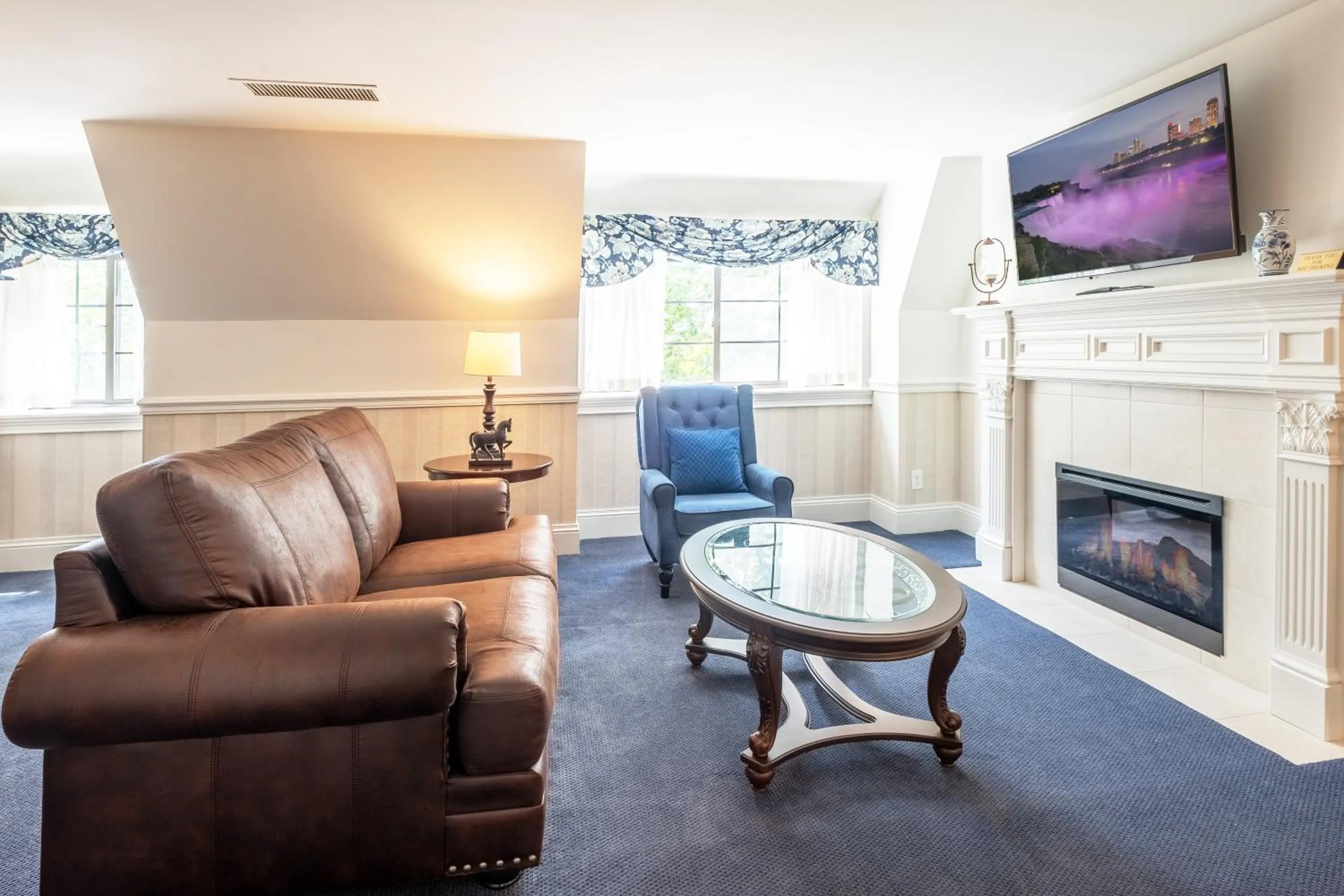 Living room in Red Coach Inn